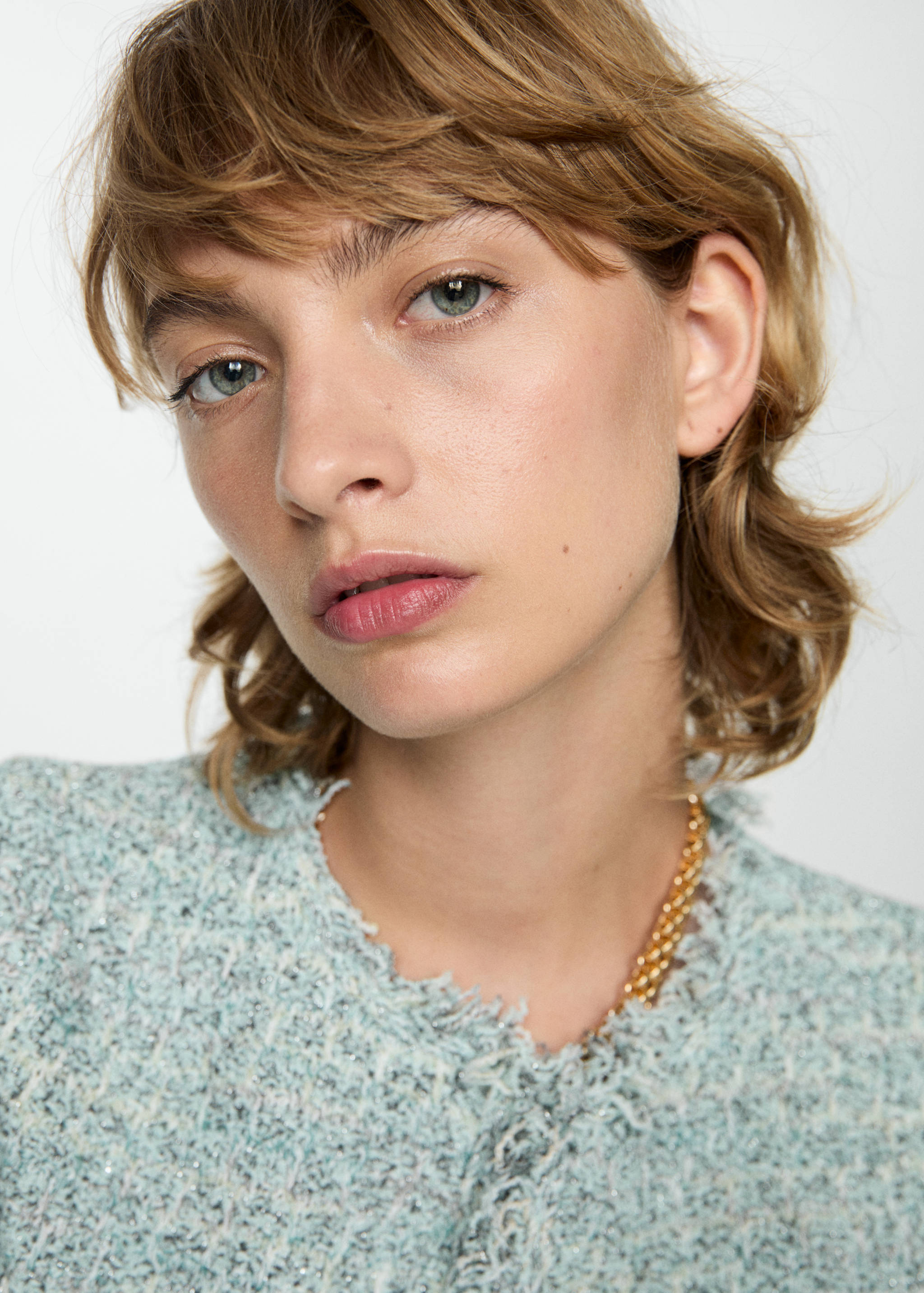 Casaco de tweed com terminações desfiadas - Pormenor do artigo 1