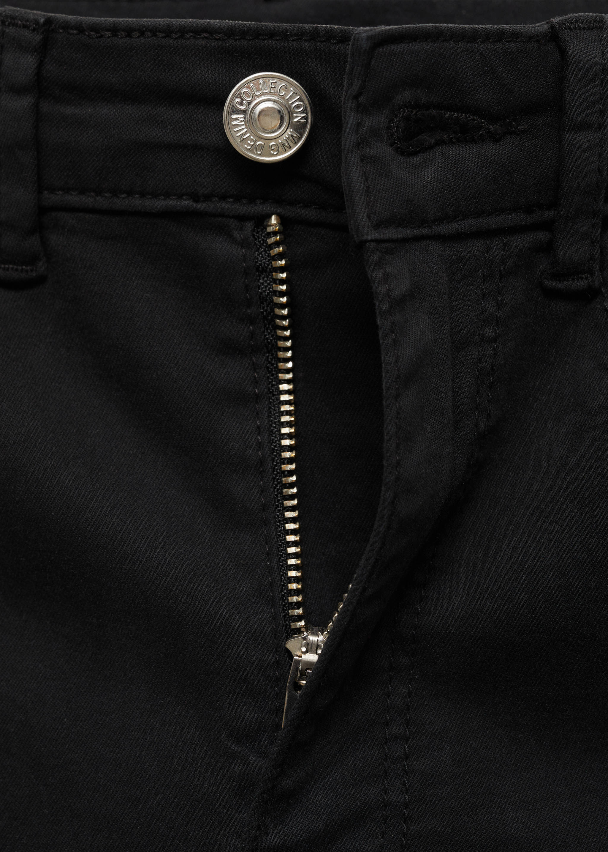 Flared jeans - Details of the article 8, Black denim. Ref: 87000262-00.