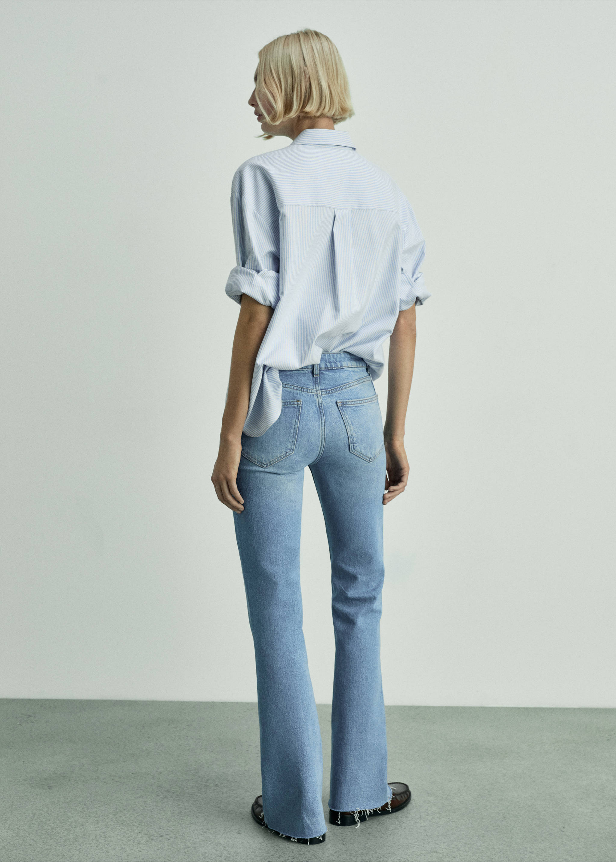 Fiona flared mid-rise jeans - Details of the article 2, Medium Blue. Ref: 87000288-00.