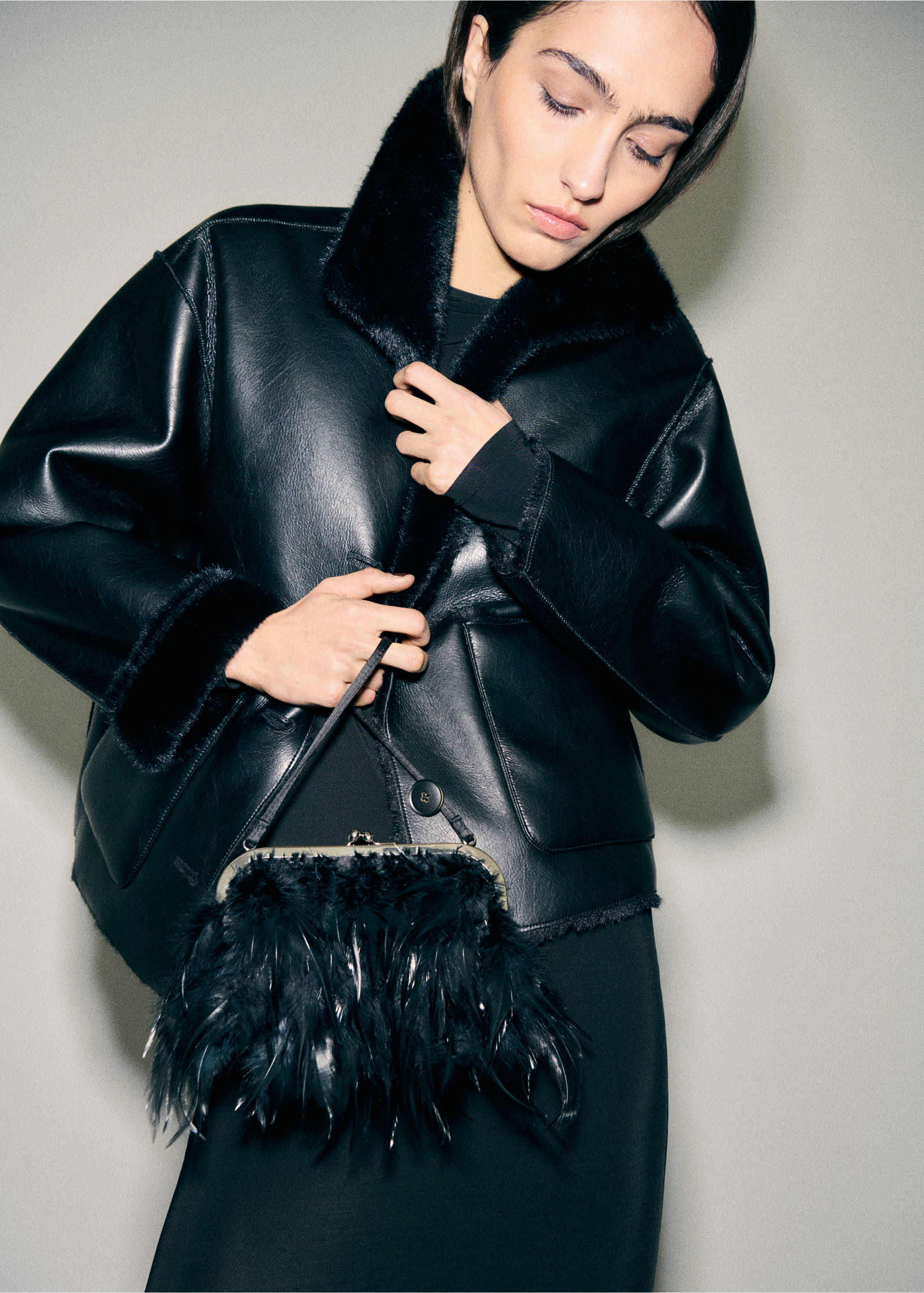 Sac plumes anse courte - Détail de l'article 9, Noir. Ref: 87000295-00.