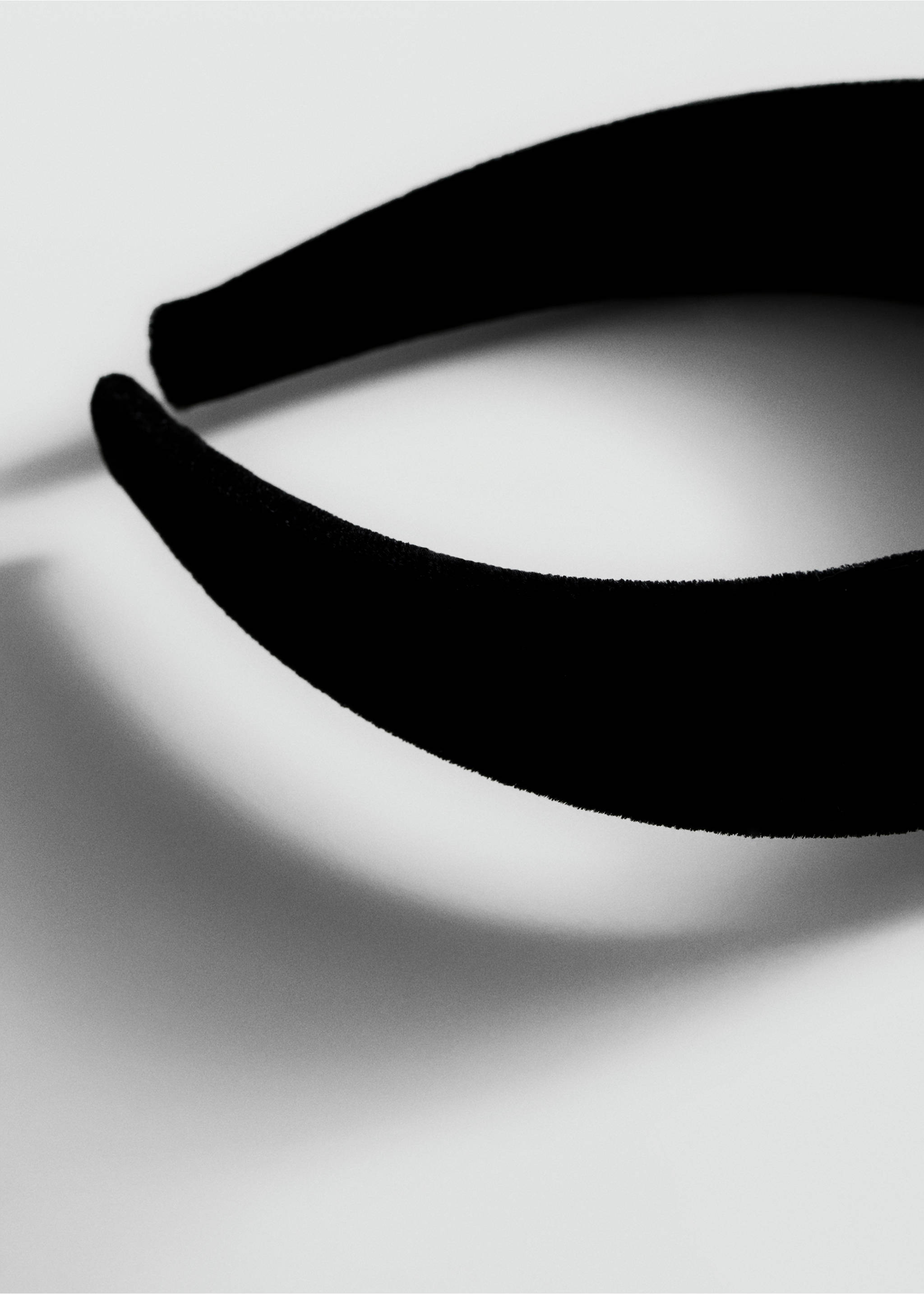 Velvet finished headband - Medium plane, Black. Ref: 87000300-00.