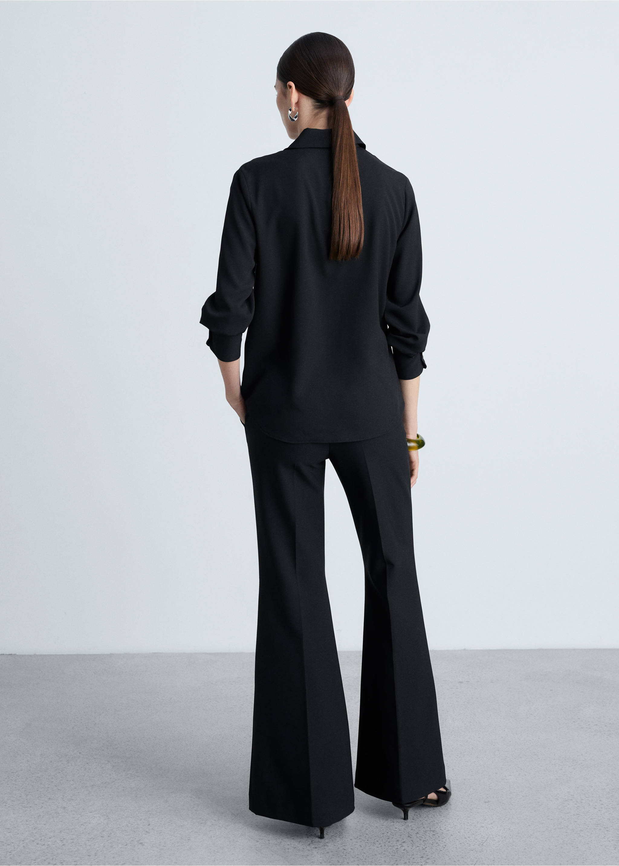 Chemise fluide manches longues - Verso de l’article, Noir. Ref: 87000351-00.
