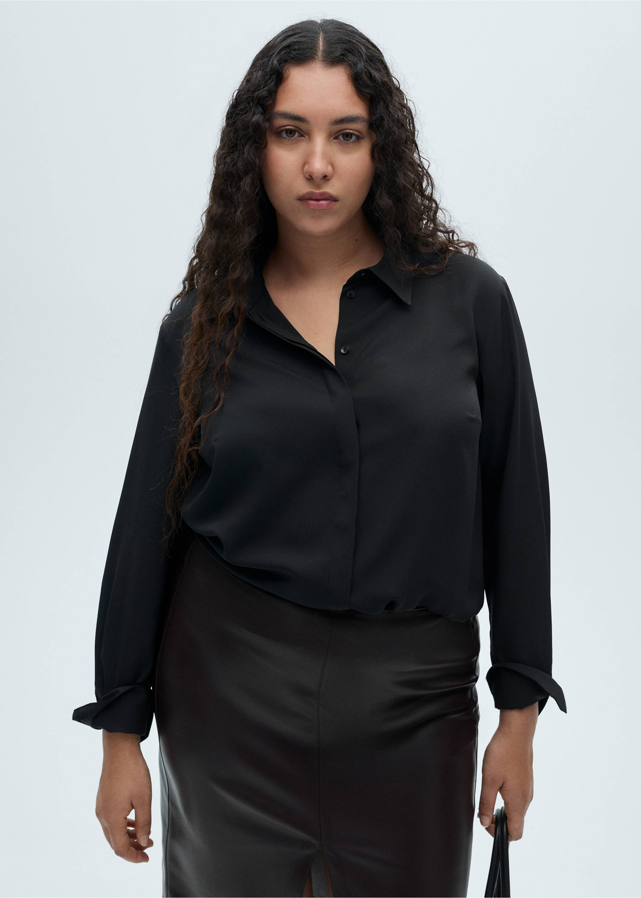 Chemise fluide manches longues - Détail de l'article 5, Noir. Ref: 87000351-00.