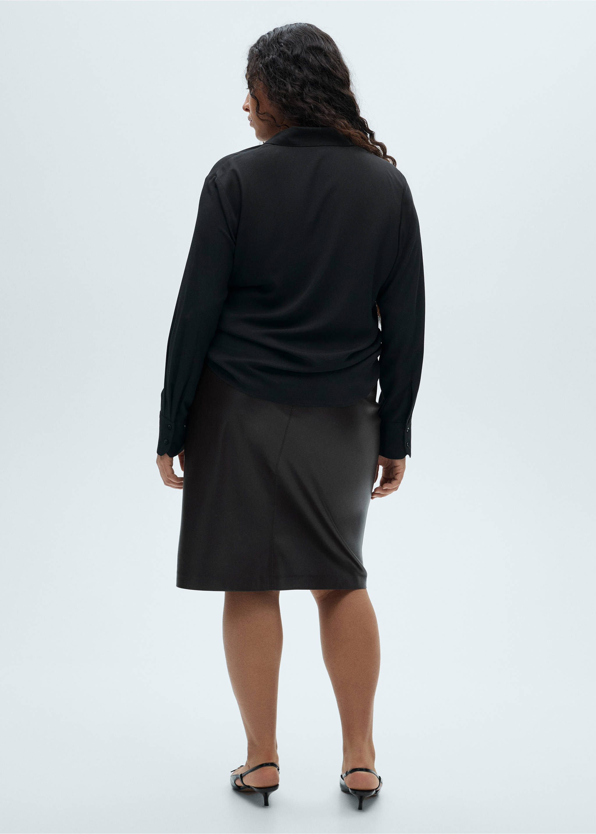 Chemise fluide manches longues - Détail de l'article 4, Noir. Ref: 87000351-00.