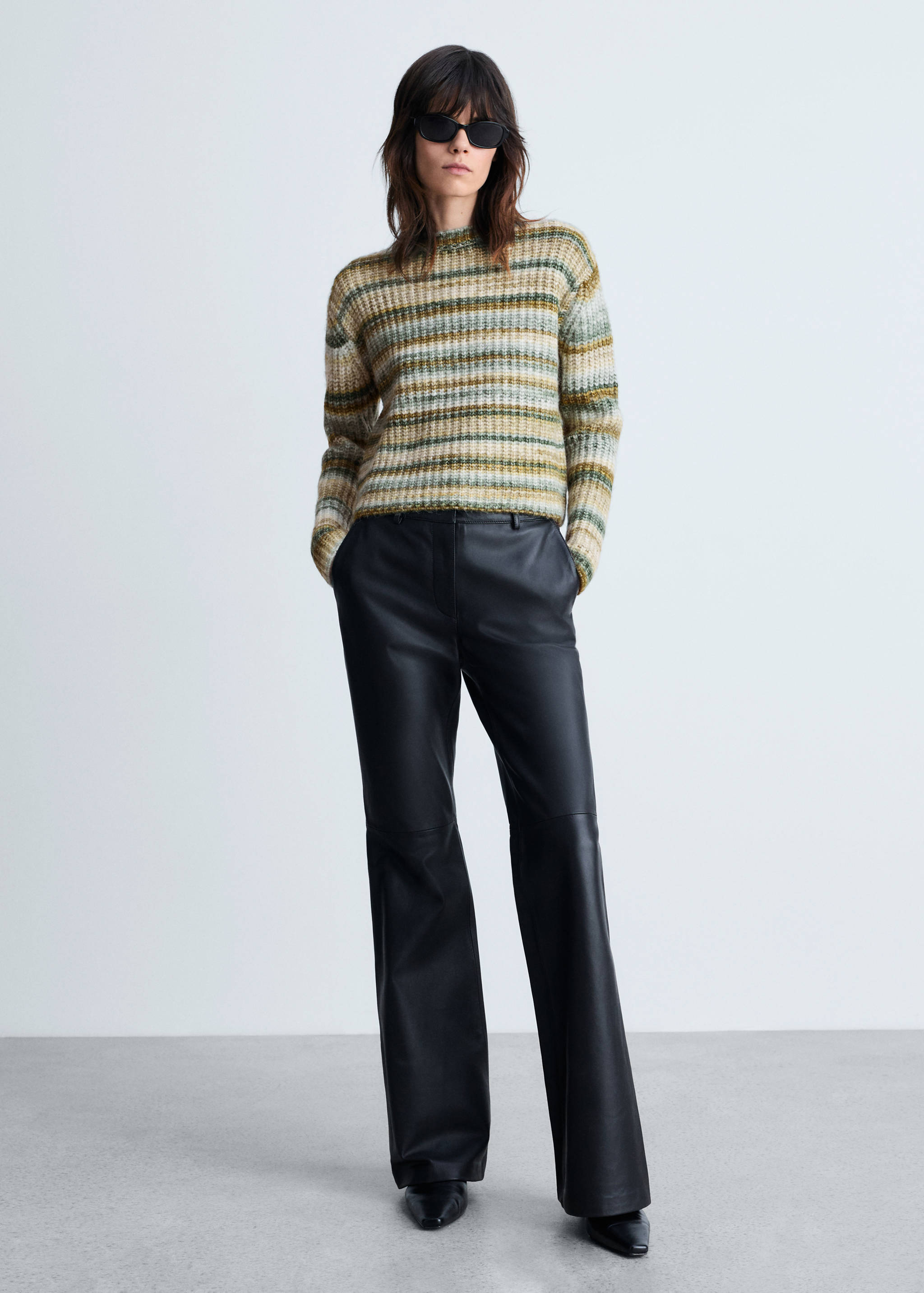 Round-neck striped sweater - General plane