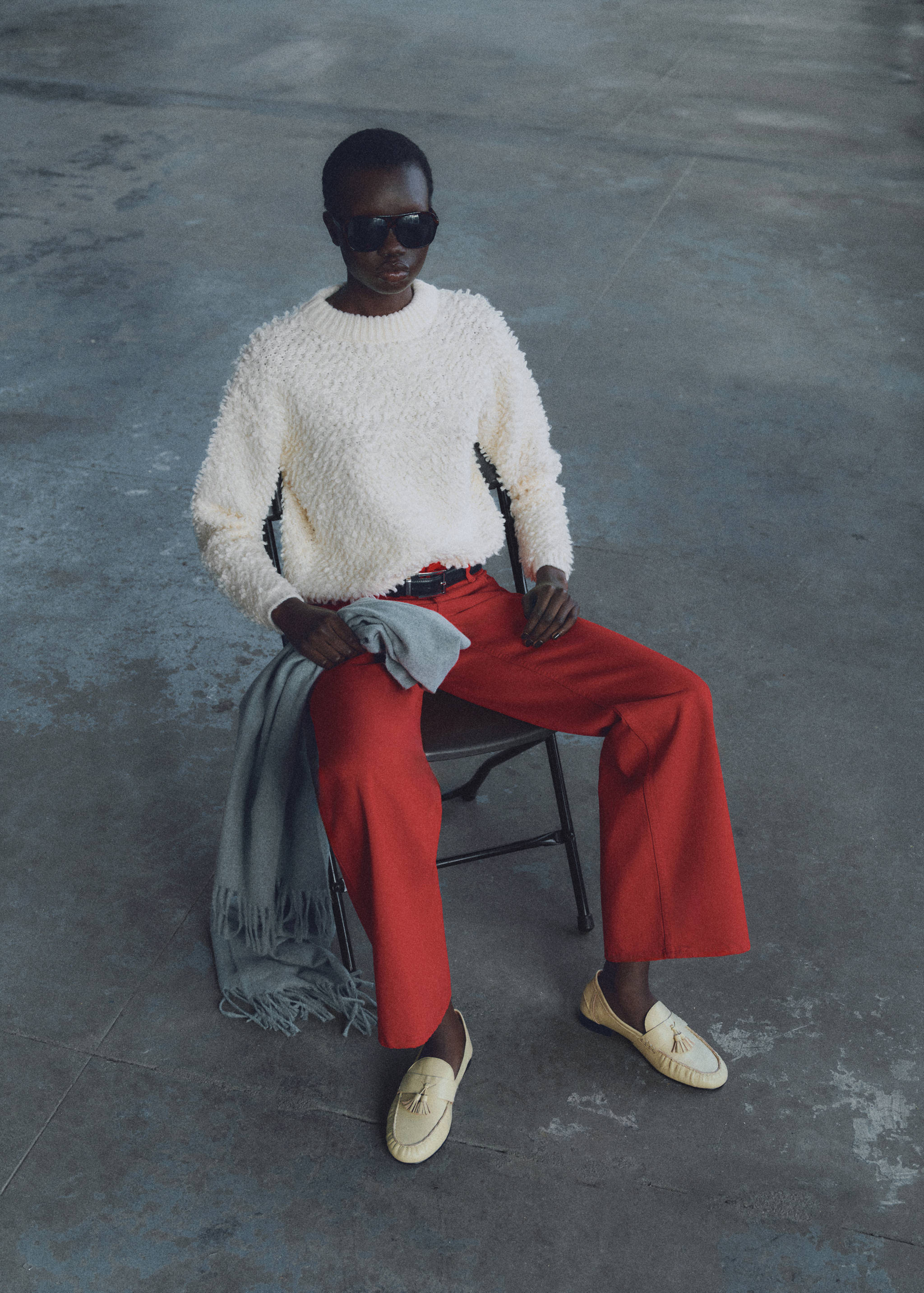 Round-neck bouclé sweater - General plane