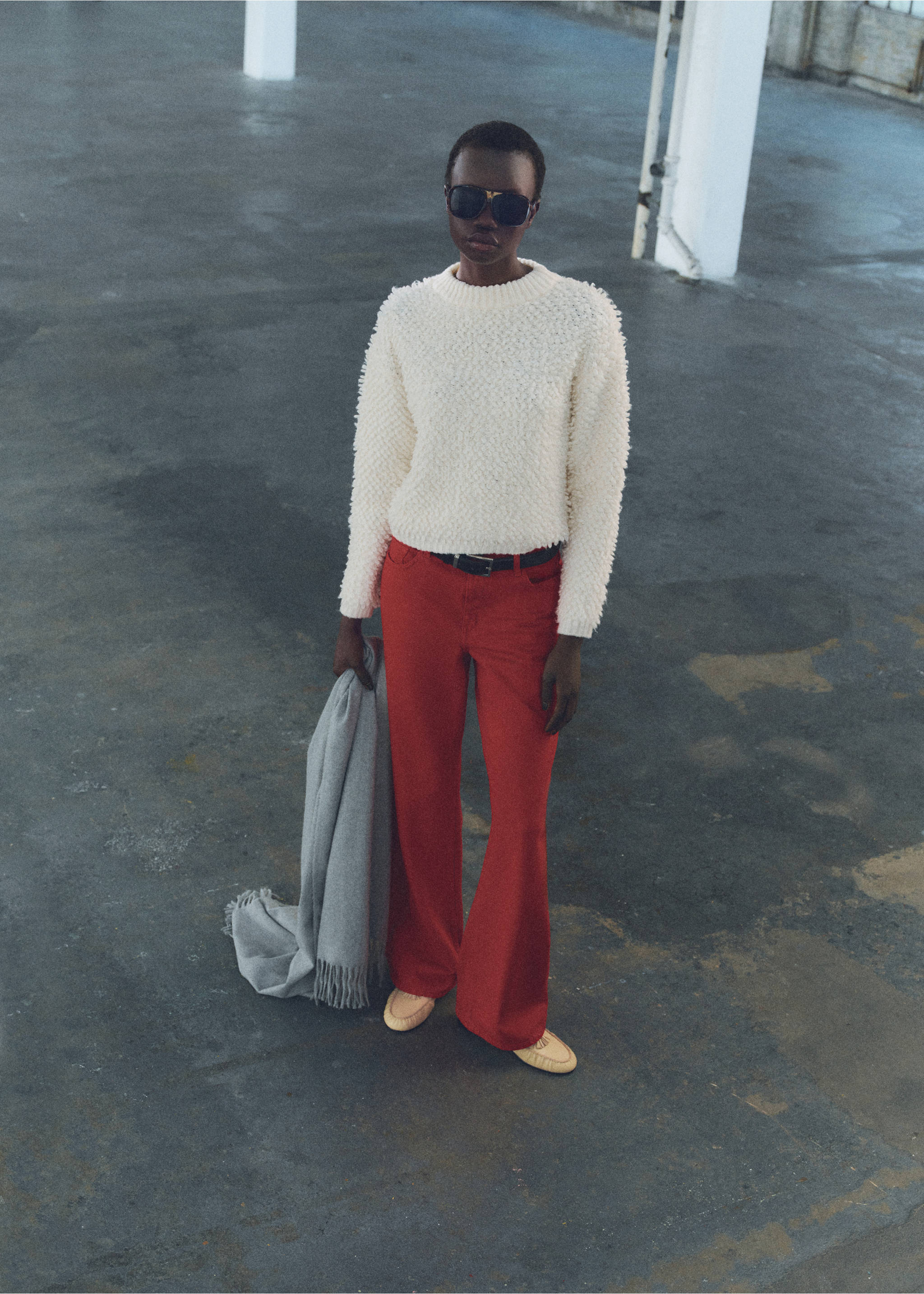 Round-neck bouclé sweater - Medium plane, Ecru. Ref: 87000366-00.