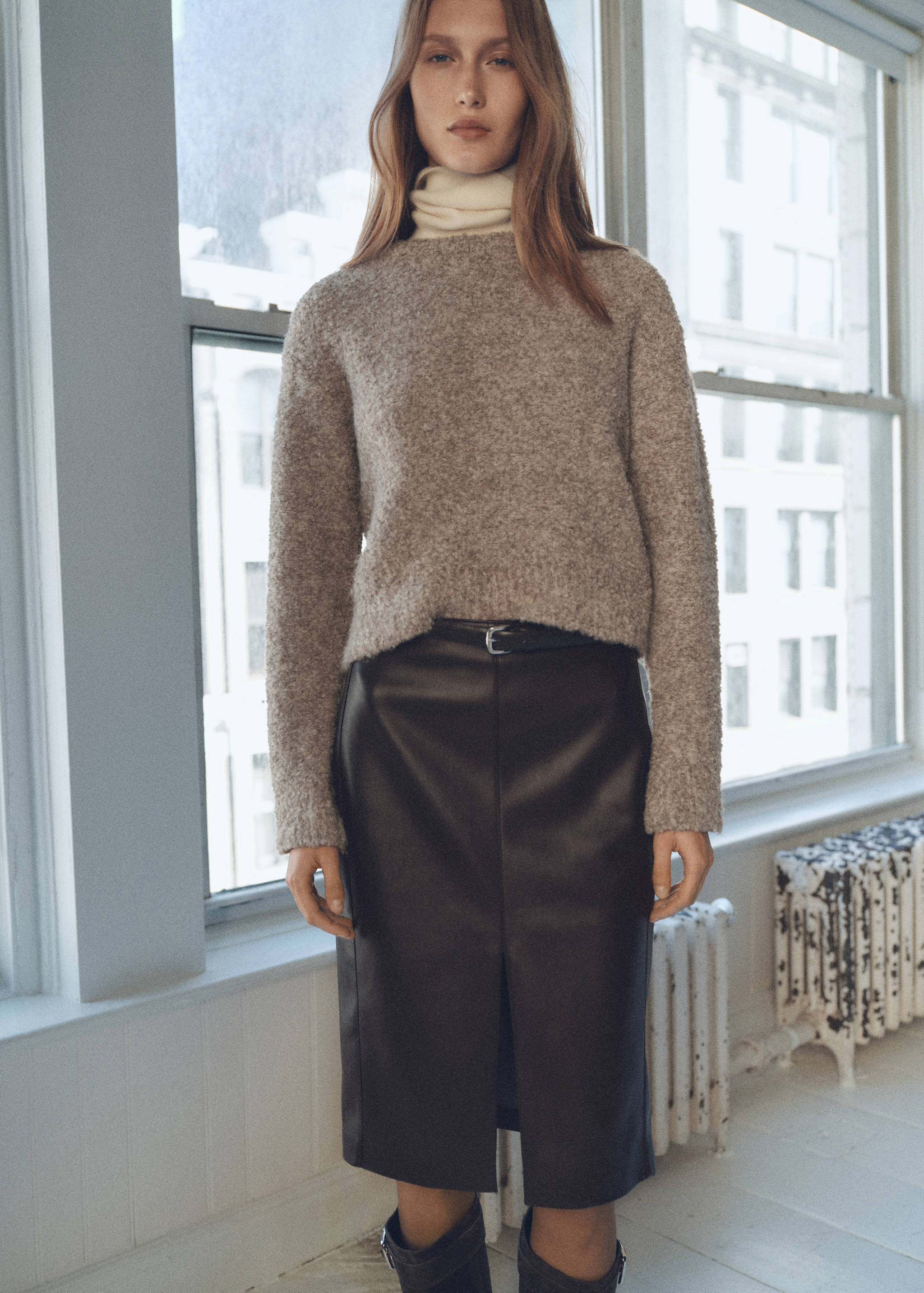 Round-neck bouclé sweater - Medium plane