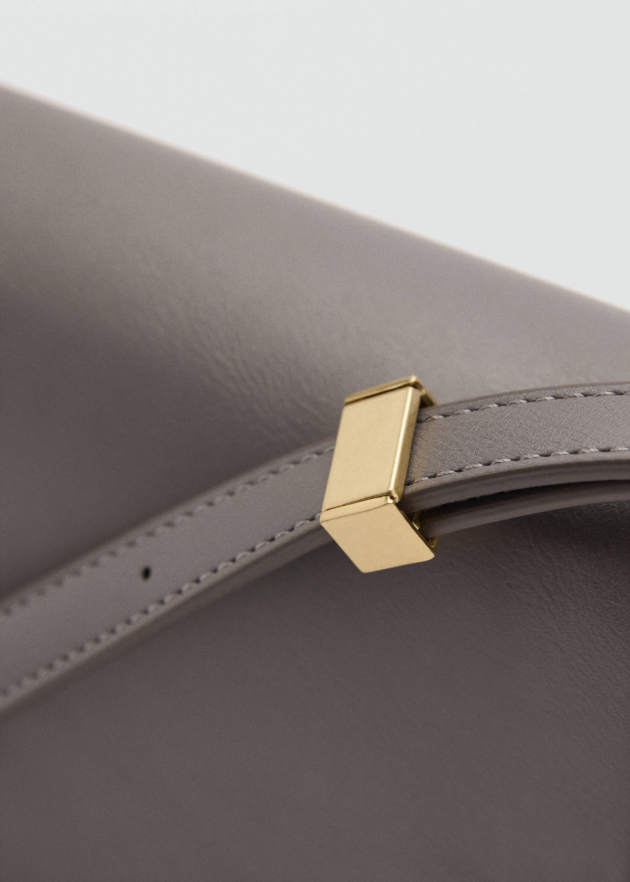 Shoulder bag with metal closure - Details of the article 2