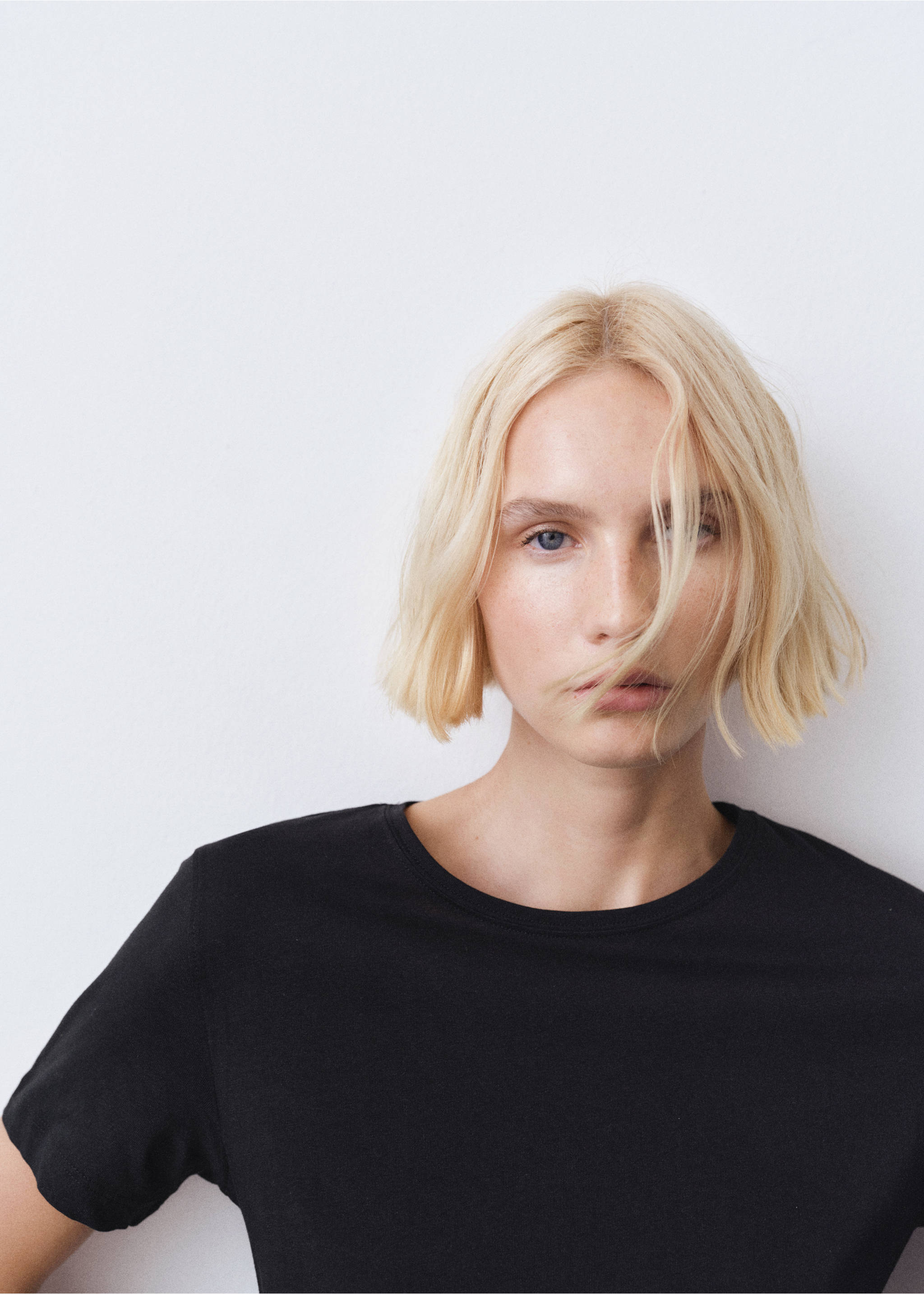 Short-sleeved cotton t-shirt - Details of the article 3, Black. Ref: 87000435-00.