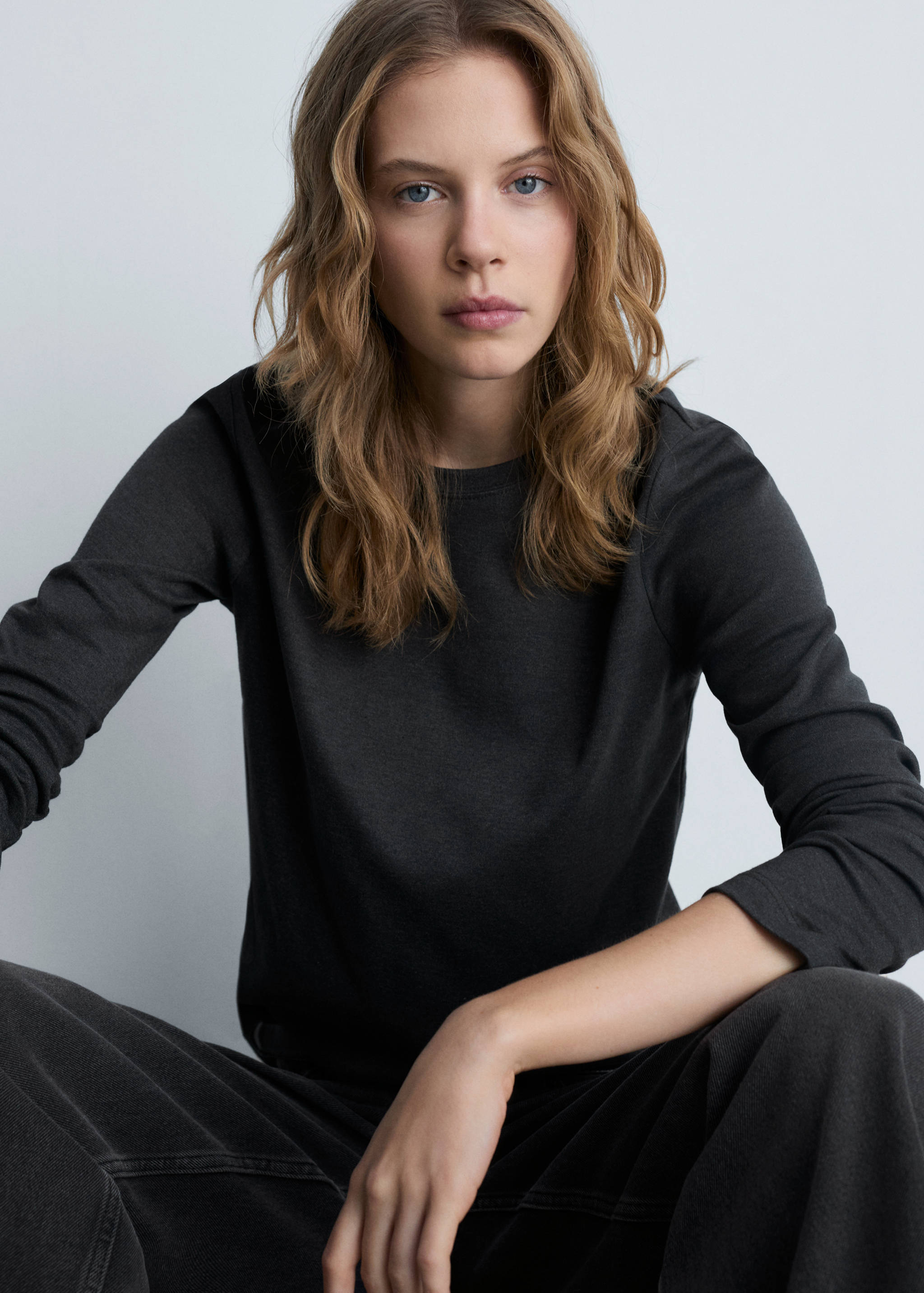 Thin round-neck t-shirt - Medium plane