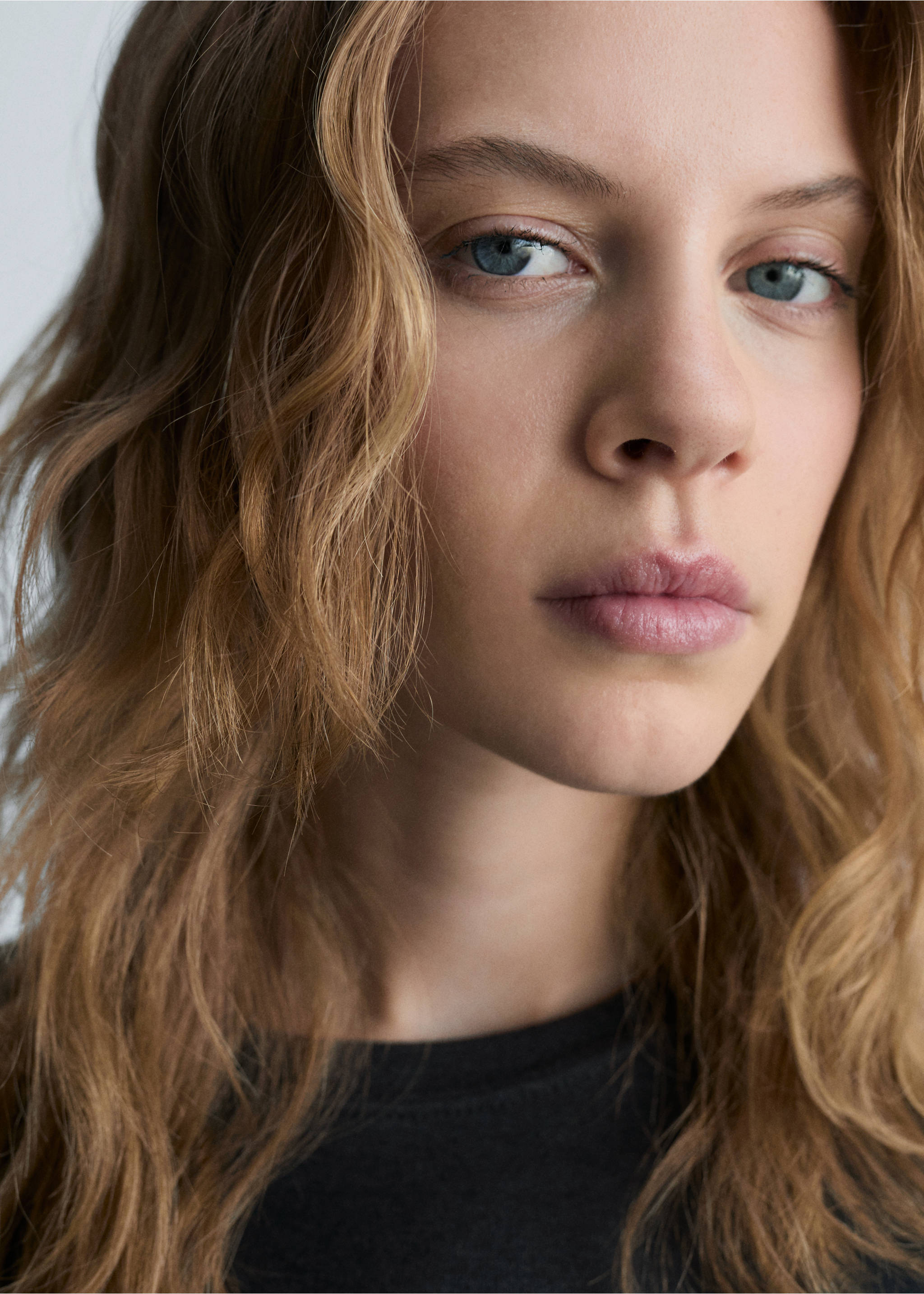 Feines Rundhals-T-Shirt - Detail des Artikels 1, Dunkelgrau meliert. Ref: 87000441-00.