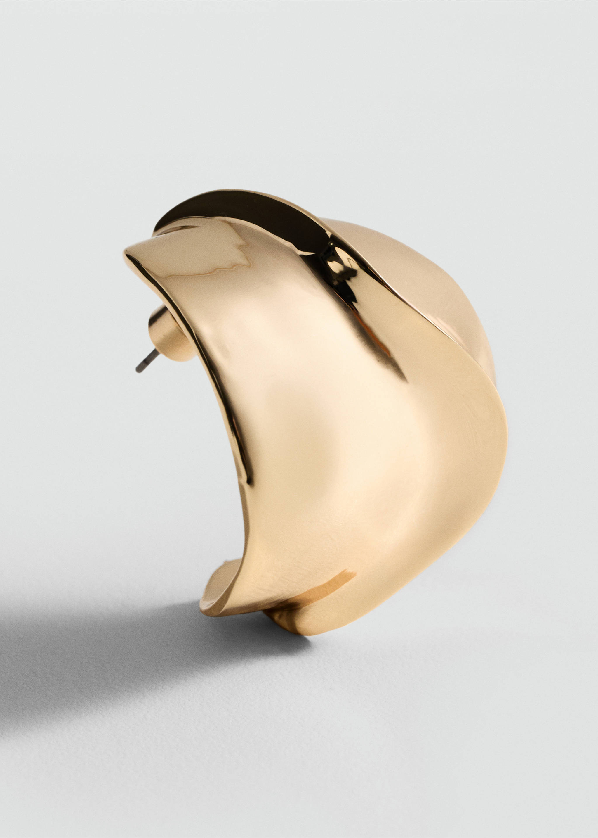 Relief-Ohrringe mit Volumen - Mittlere Ansicht, Gold. Ref: 87000455-00.
