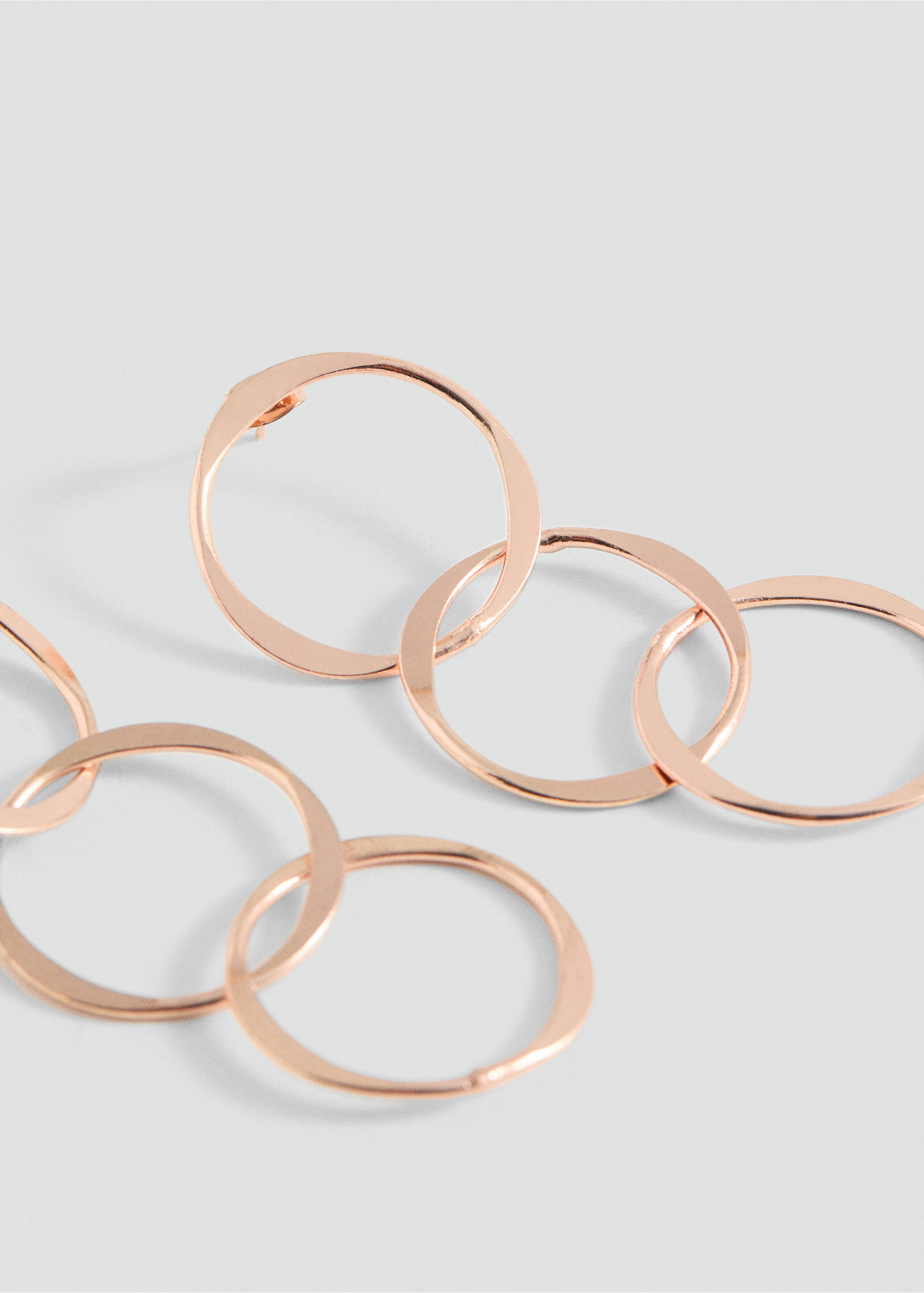 Intertwined hoop earrings - Medium plane, Gold. Ref: 87000470-00.