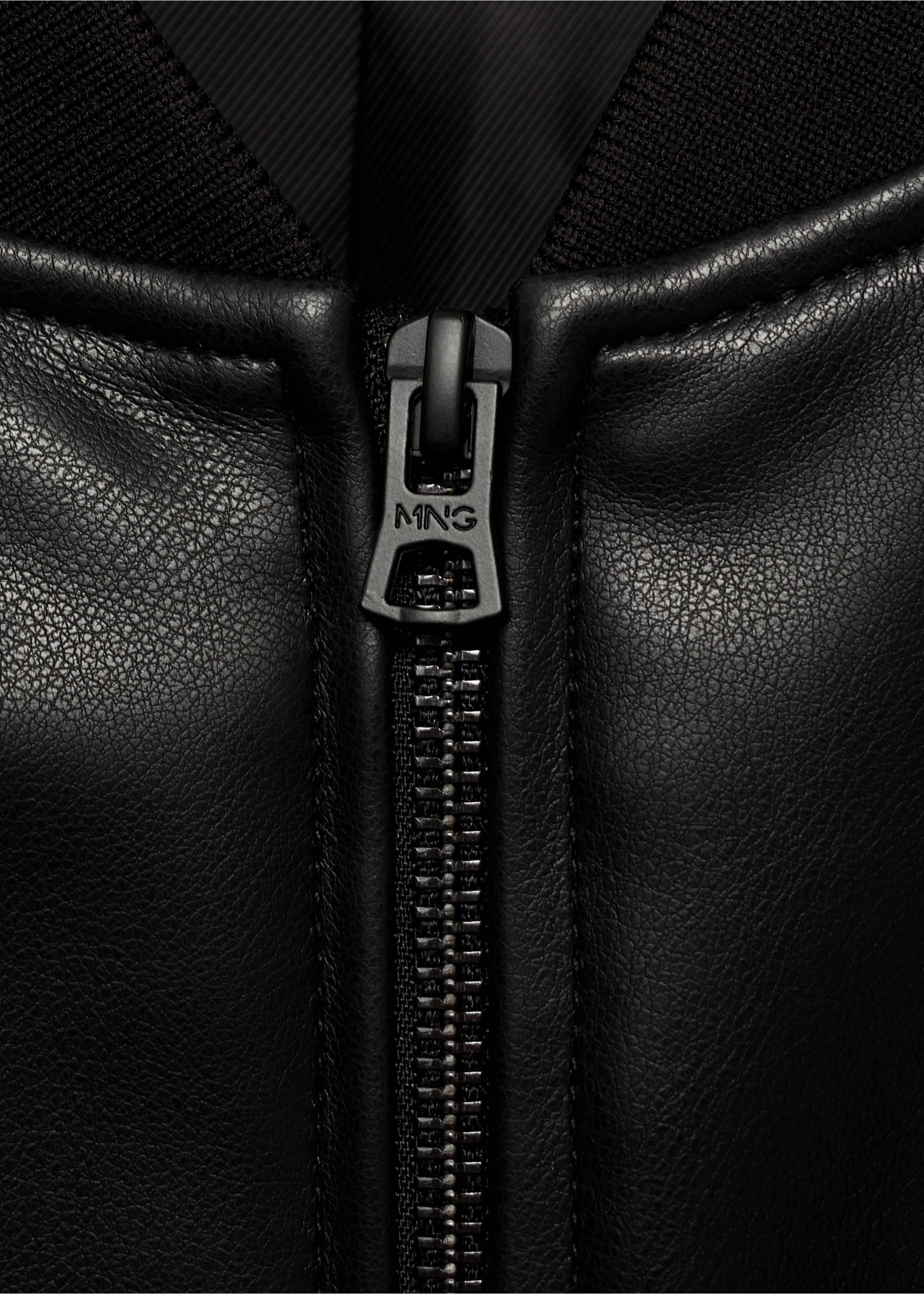 Bomberjacke mit Ledereffekt - Detail des Artikels 8, Schwarz. Ref: 87000590-00.