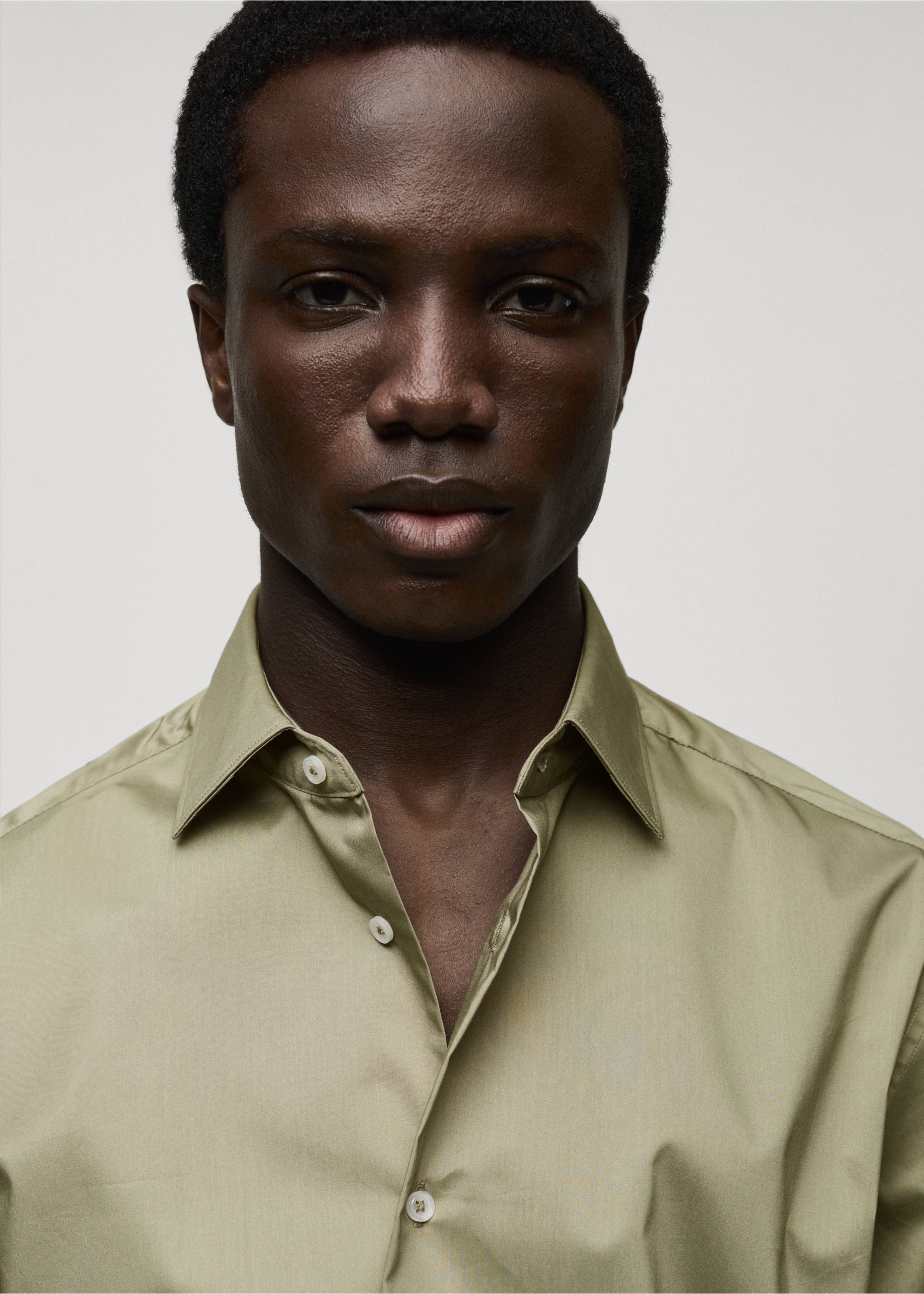 Regular-fit stretch cotton shirt - Details of the article 1, Green. Ref: 87000602-00.