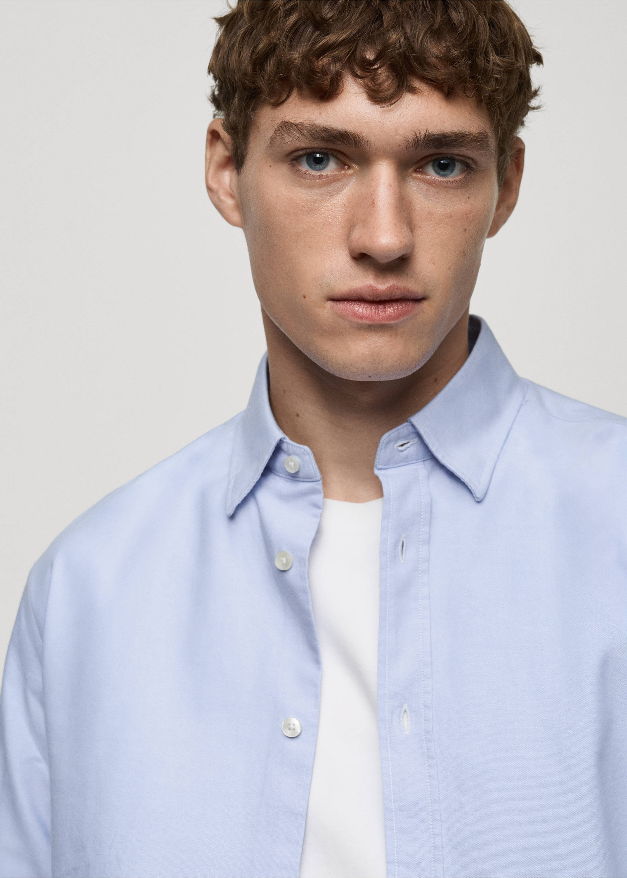 100% cotton Oxford shirt - Details of the article 1, Sky Blue. Ref: 87000605-00.