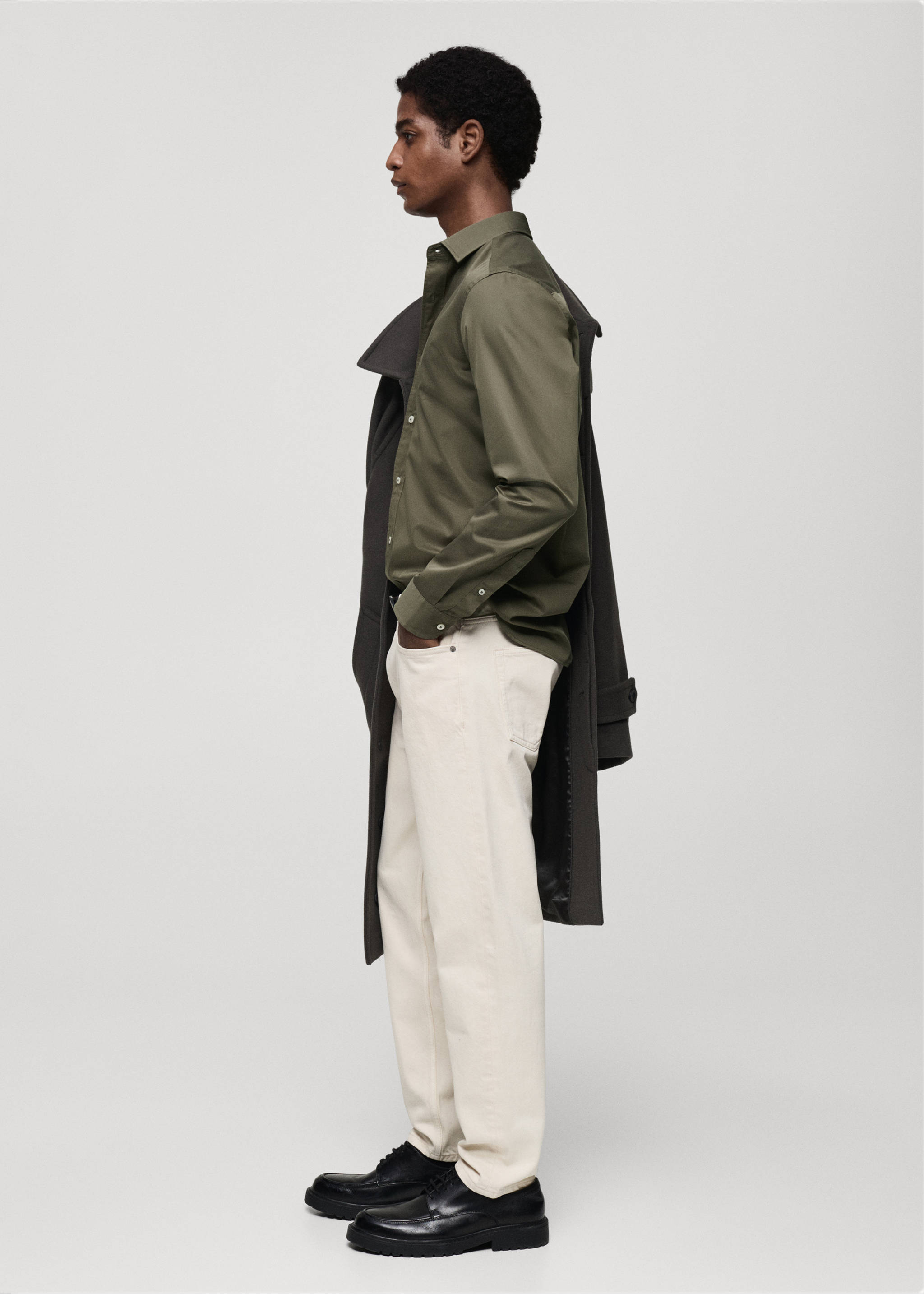 100% cotton regular fit shirt - Details of the article 2, Khaki. Ref: 87000606-00.