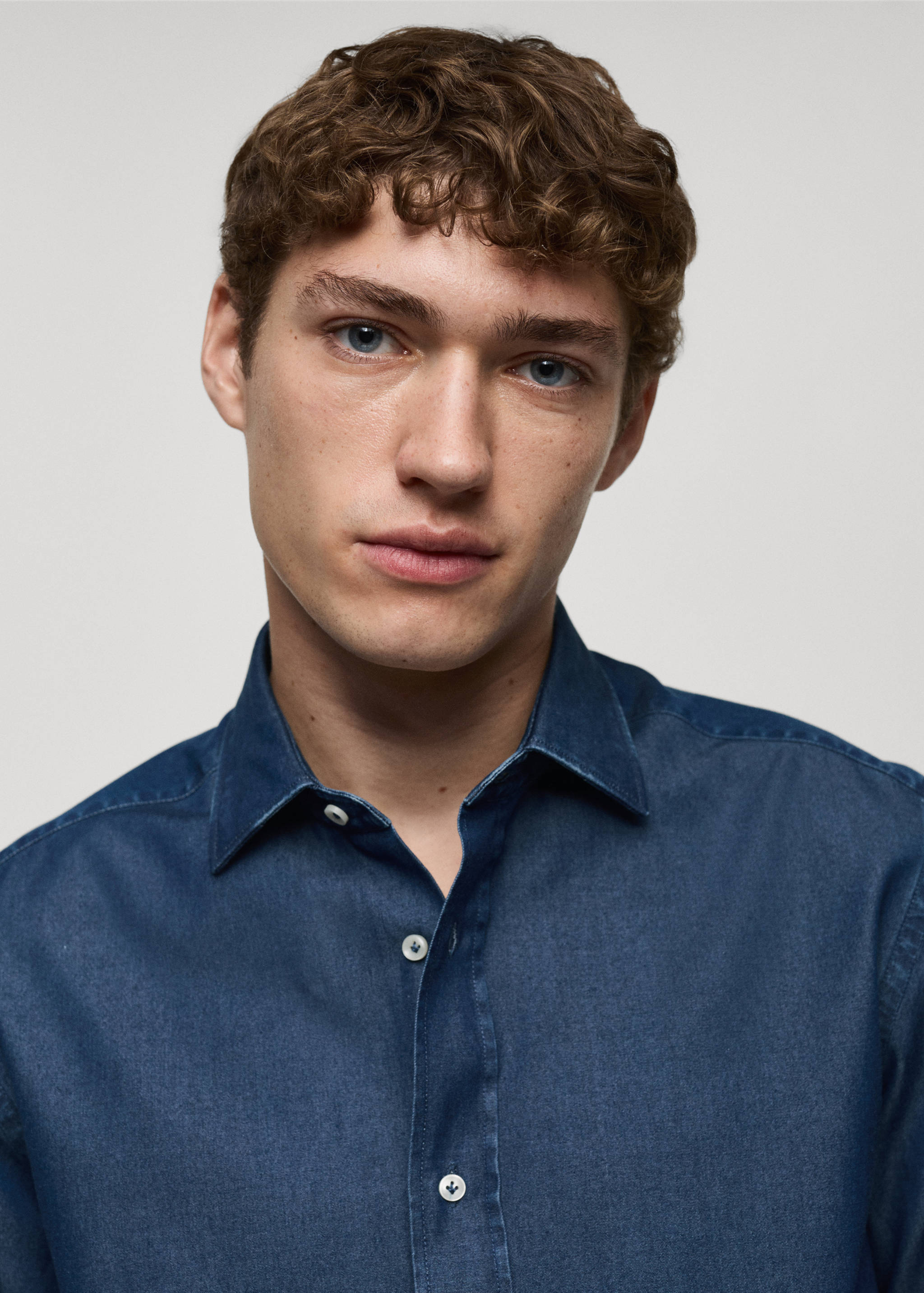 Slim fit cotton chambray shirt - Details of the article 1