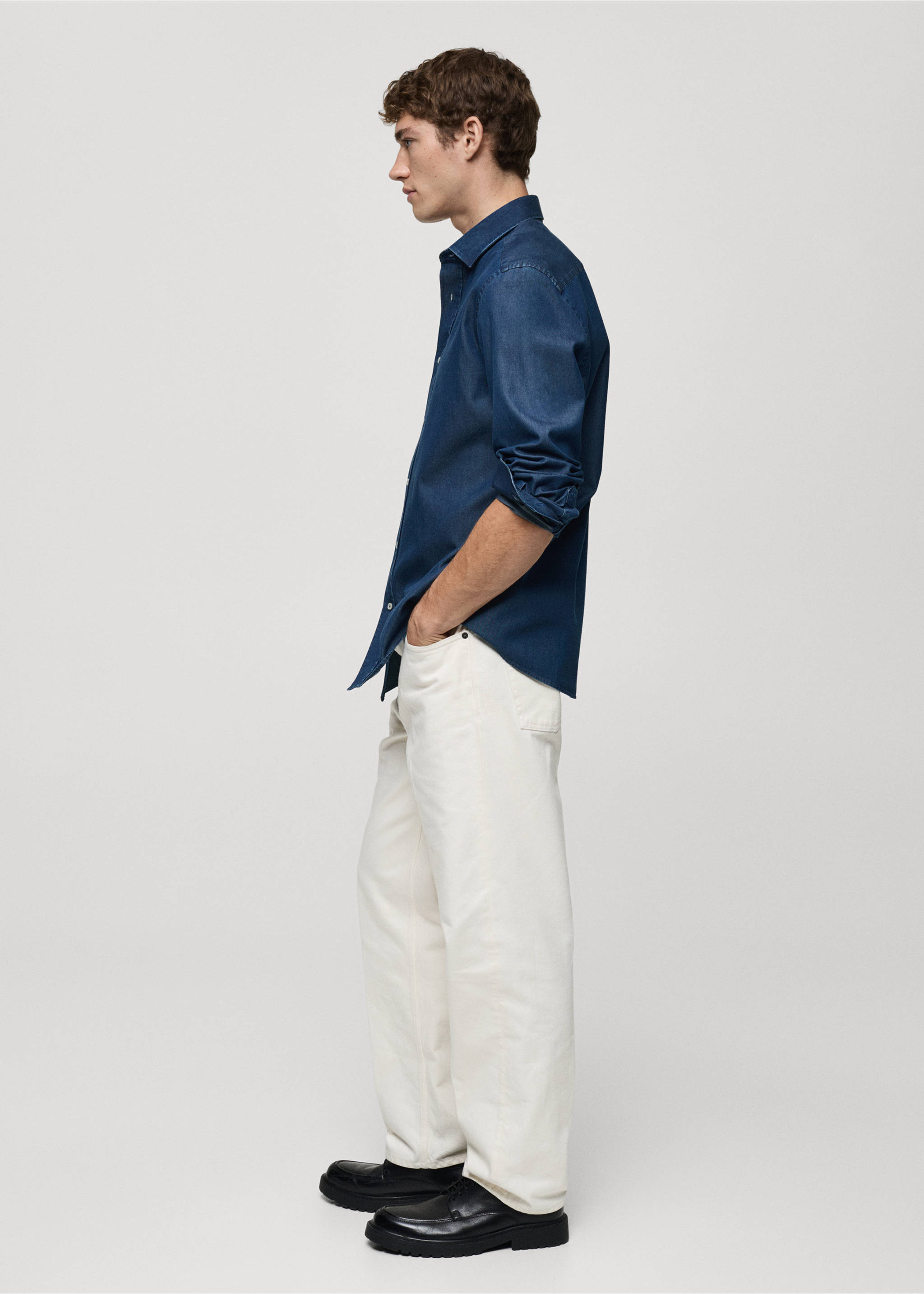 Slim fit cotton chambray shirt - Details of the article 2, Dark Blue. Ref: 87000608-00.