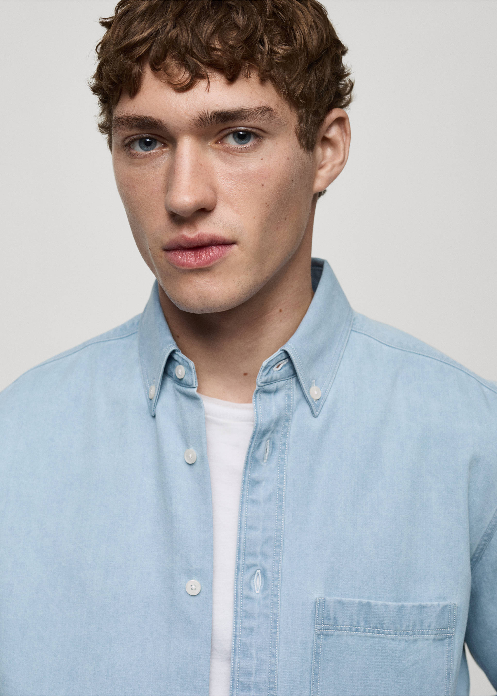 100% cotton denim shirt - Details of the article 1, Light Blue. Ref: 87000609-00.