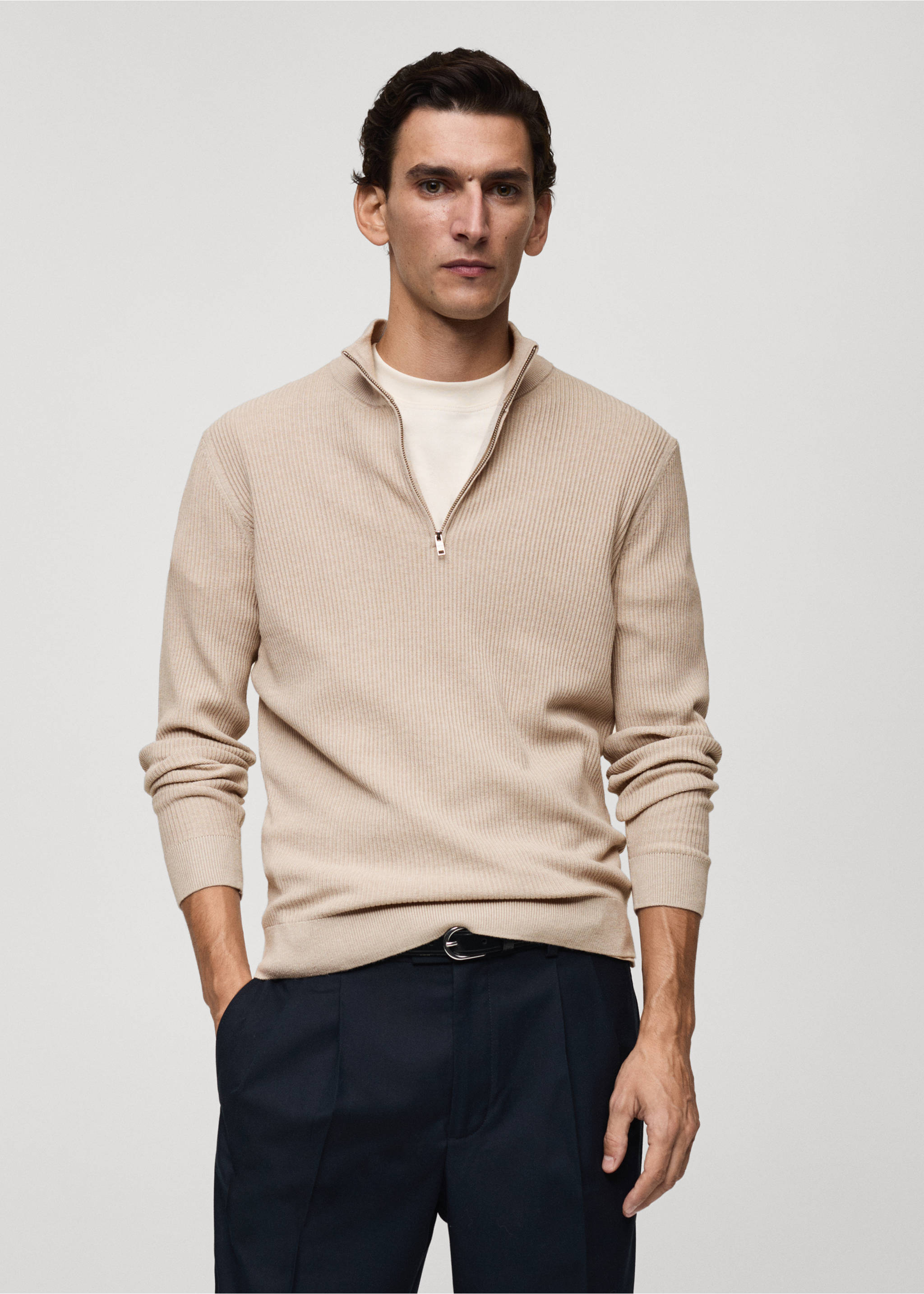Gerippter Pullover mit Zip-Kragen - Mittlere Ansicht, Beige. Ref: 87000611-00.