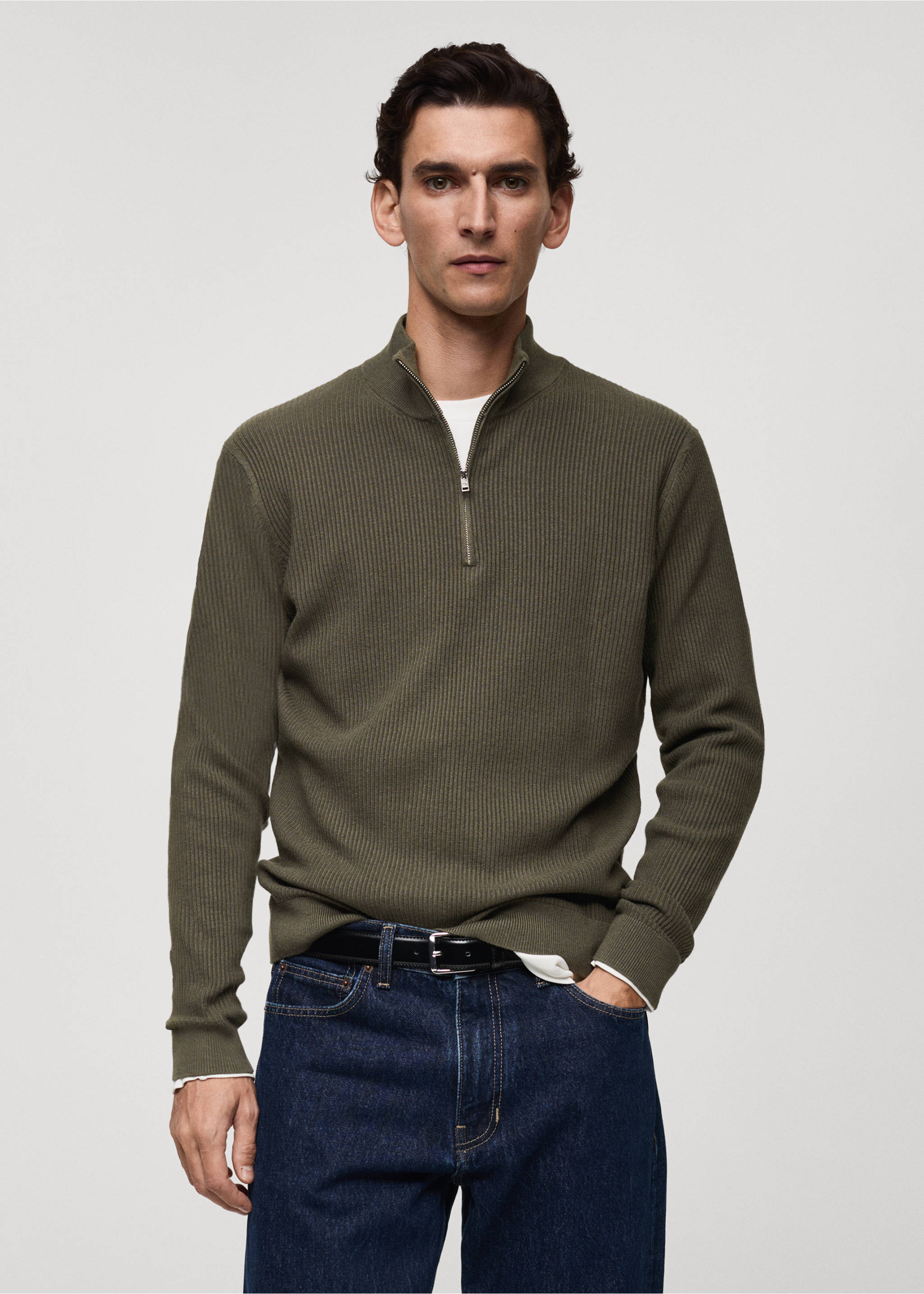 Gerippter Pullover mit Zip-Kragen - Mittlere Ansicht, Khaki. Ref: 87000611-00.