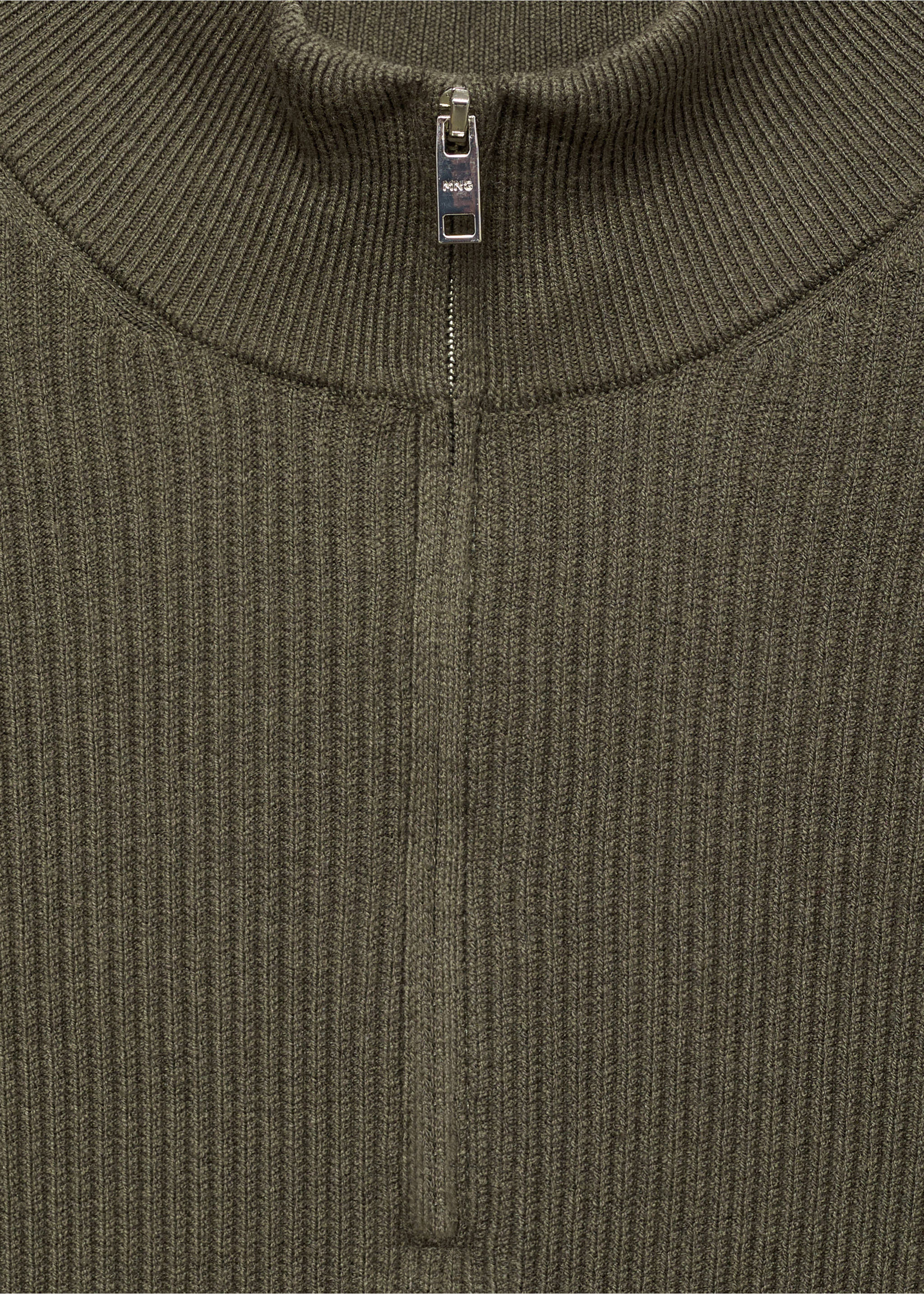 Gerippter Pullover mit Zip-Kragen - Detail des Artikels 8, Khaki. Ref: 87000611-00.