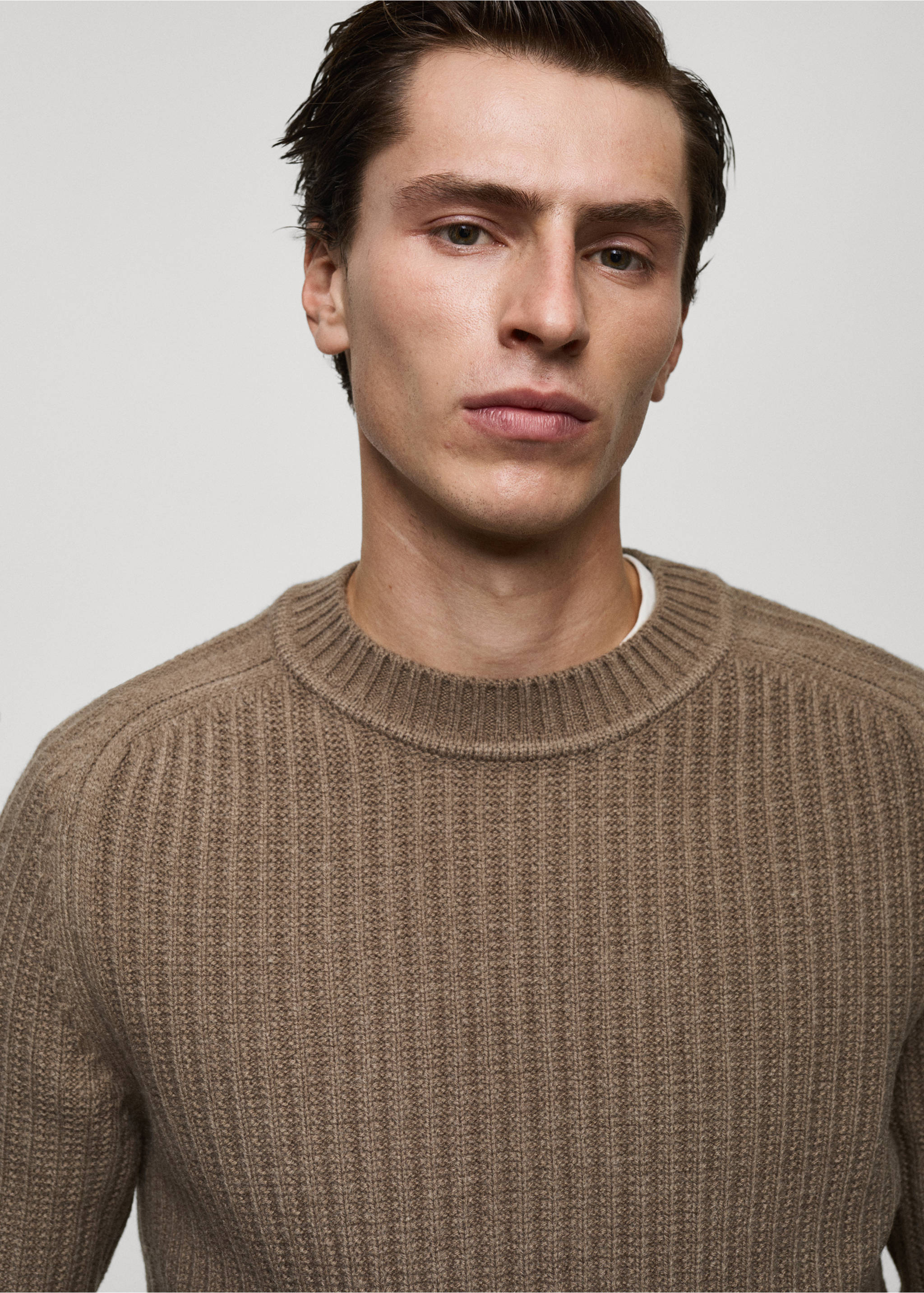 Gerippter Pullover aus Wollgemisch - Detail des Artikels 1, Kaffeebraun. Ref: 87000612-00.