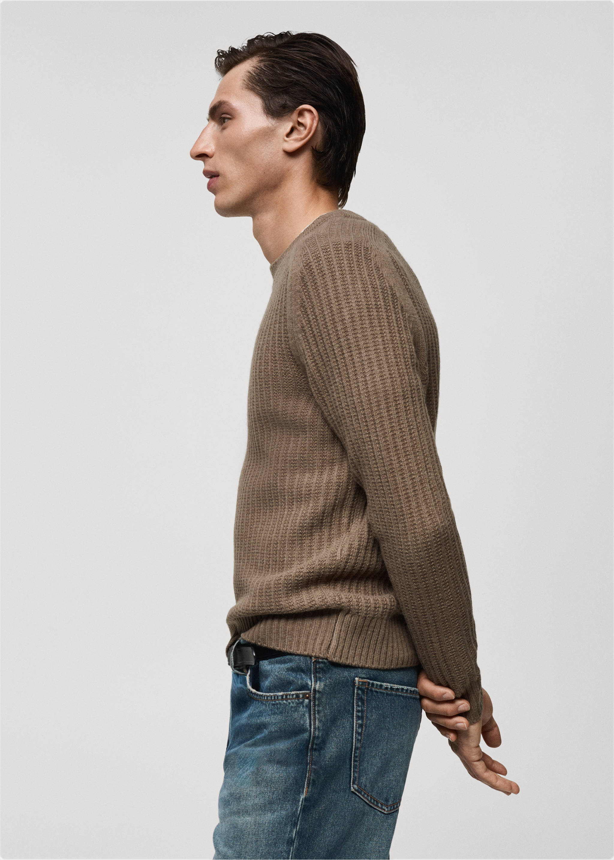 Gerippter Pullover aus Wollgemisch - Detail des Artikels 2, Kaffeebraun. Ref: 87000612-00.