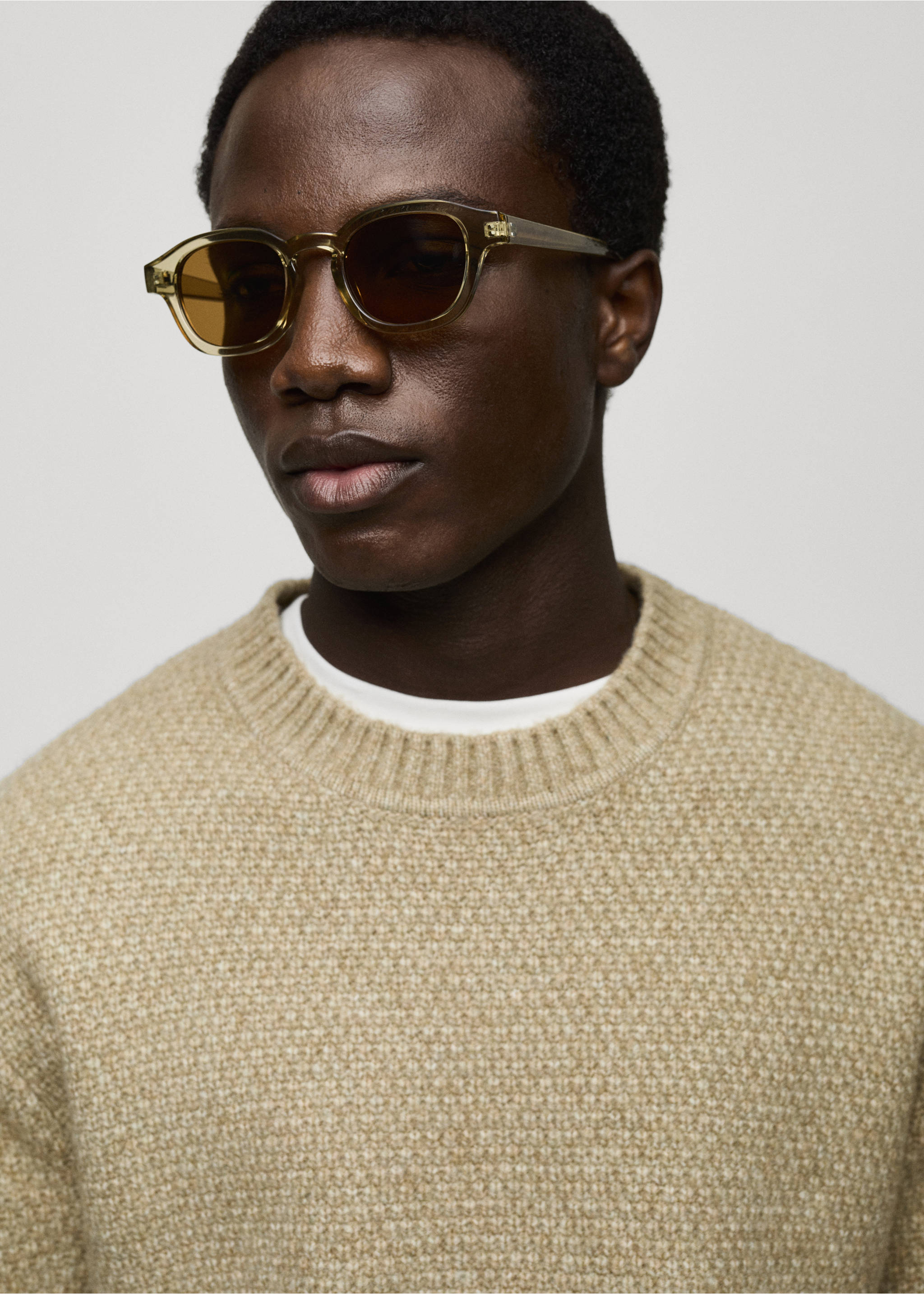 Strukturierter Strickpullover - Detail des Artikels 1, Pastellgrün. Ref: 87000613-00.