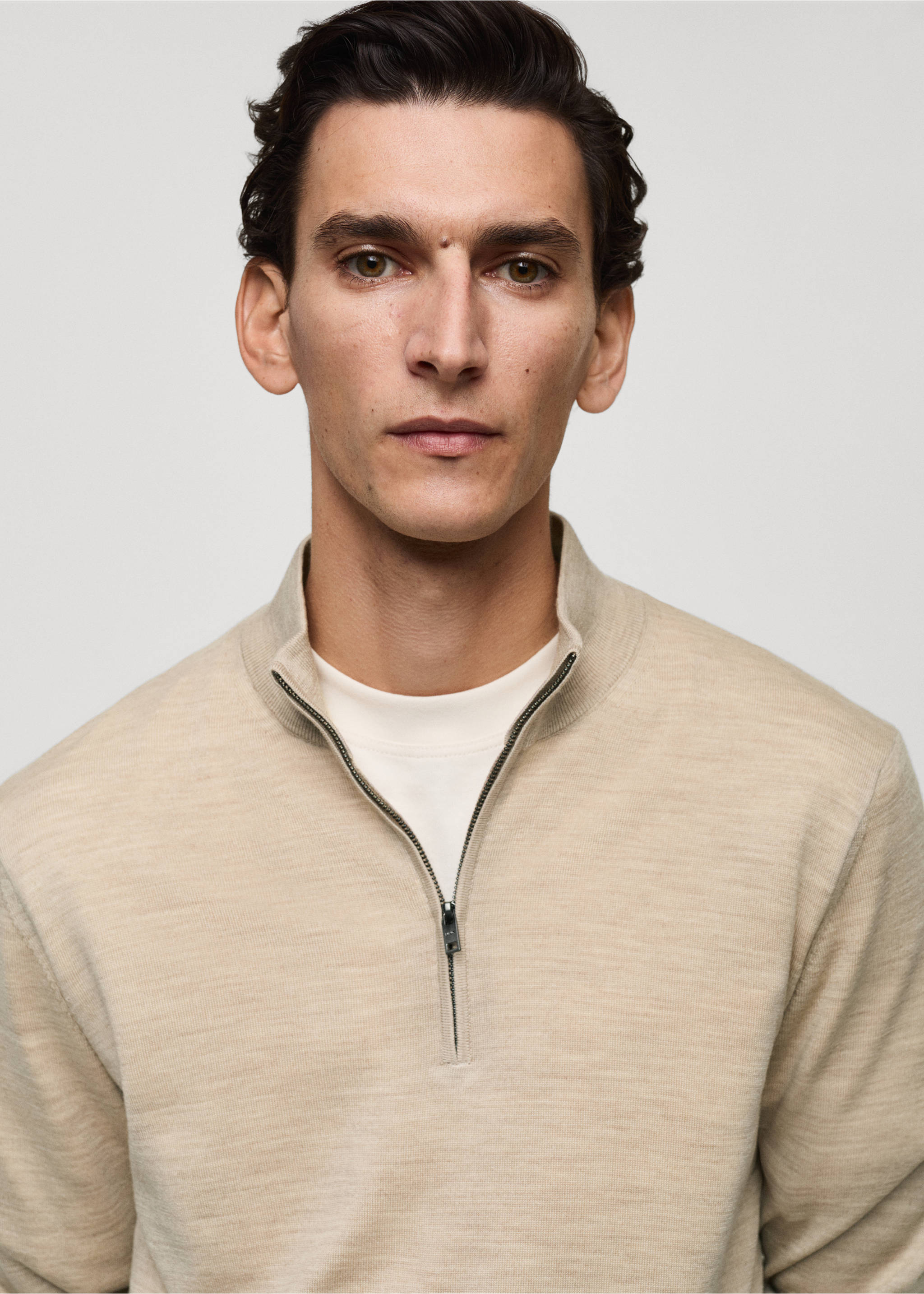Pull-over 100 % laine mérinos col montant zippé - Détail de l'article 1, Beige. Ref: 87000617-00.