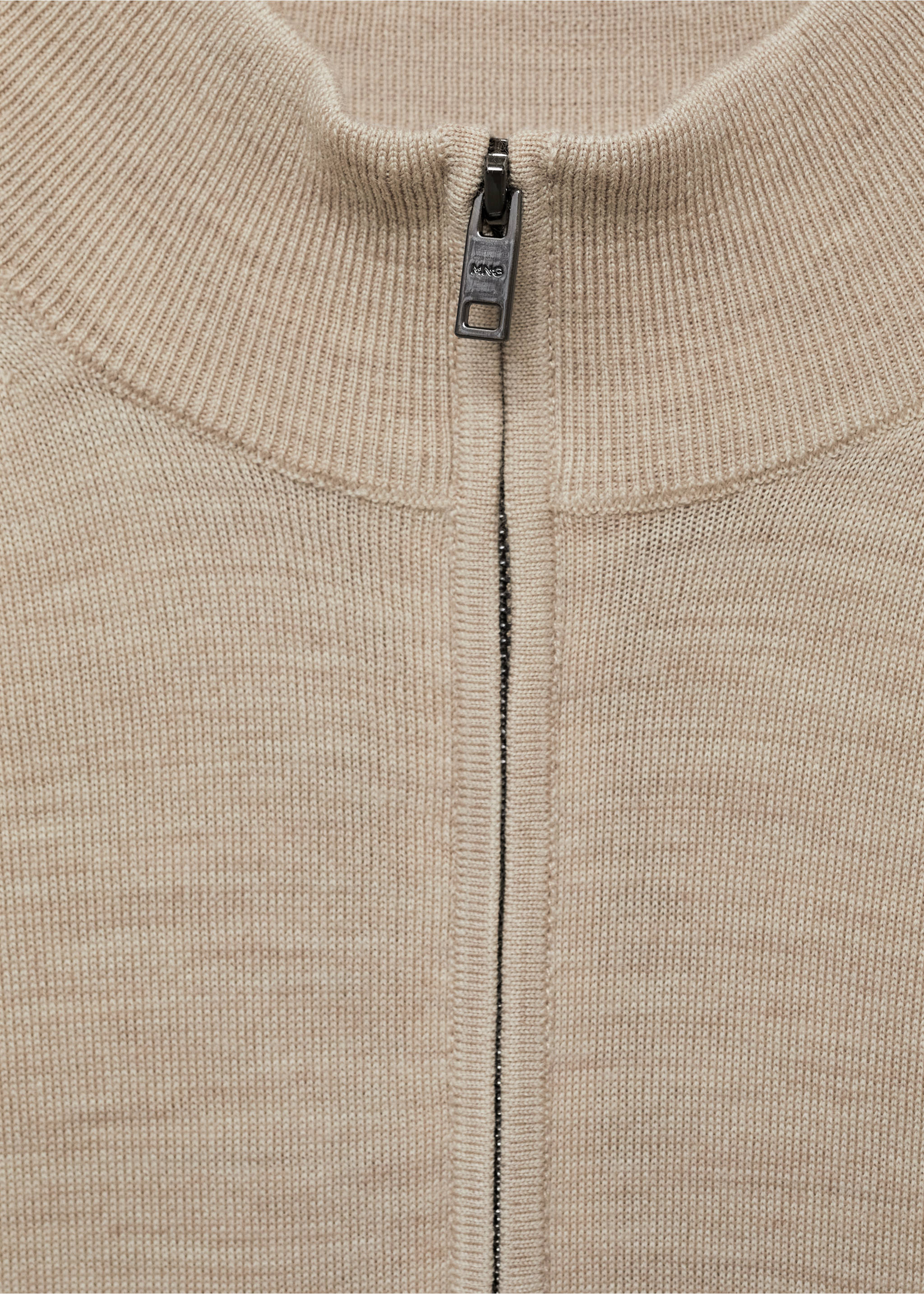 Pull-over 100 % laine mérinos col montant zippé - Détail de l'article 8, Beige. Ref: 87000617-00.