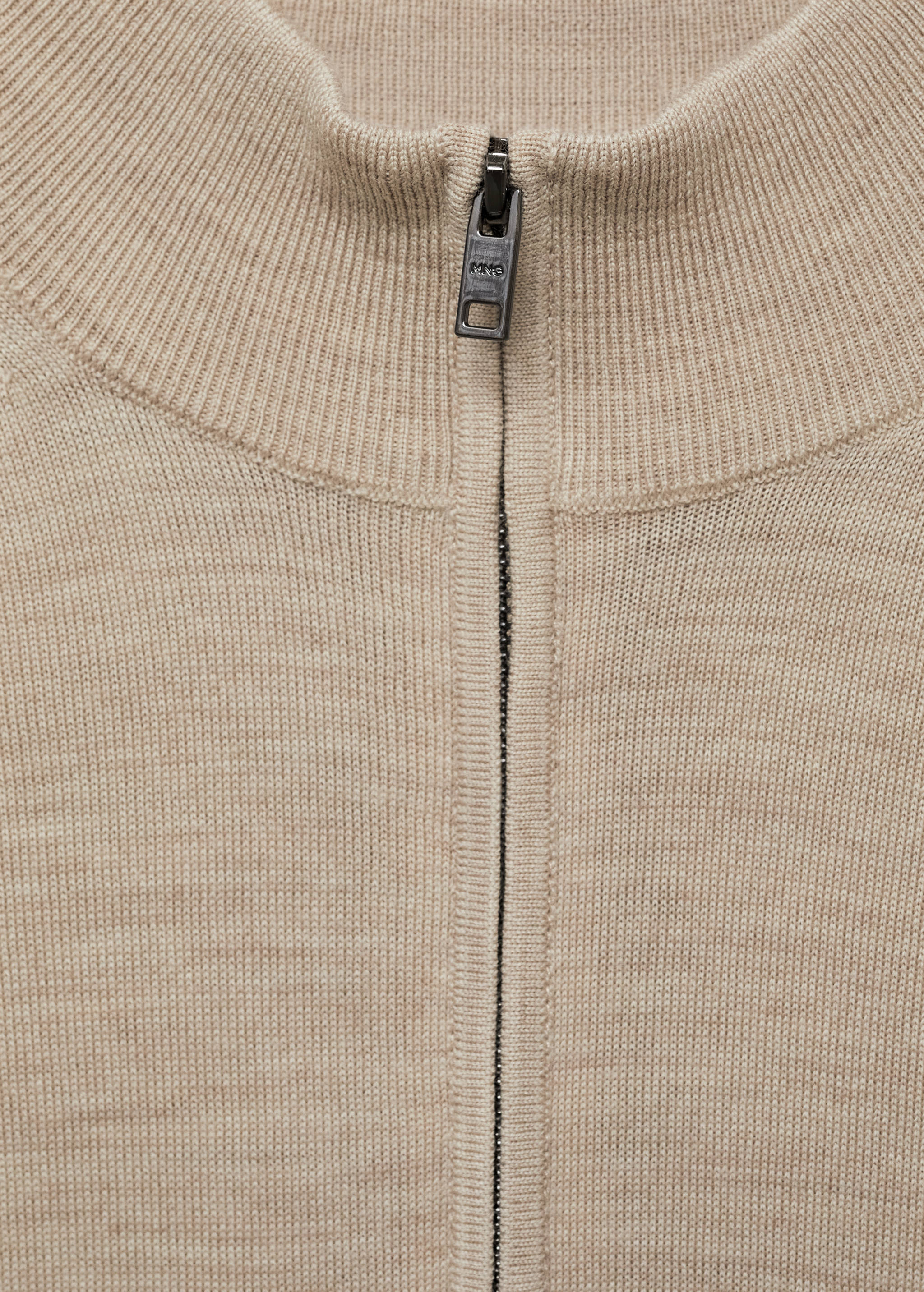 Pullover aus 100 % Merinwolle mit halbhohem Zip-Kragen - Detail des Artikels 8