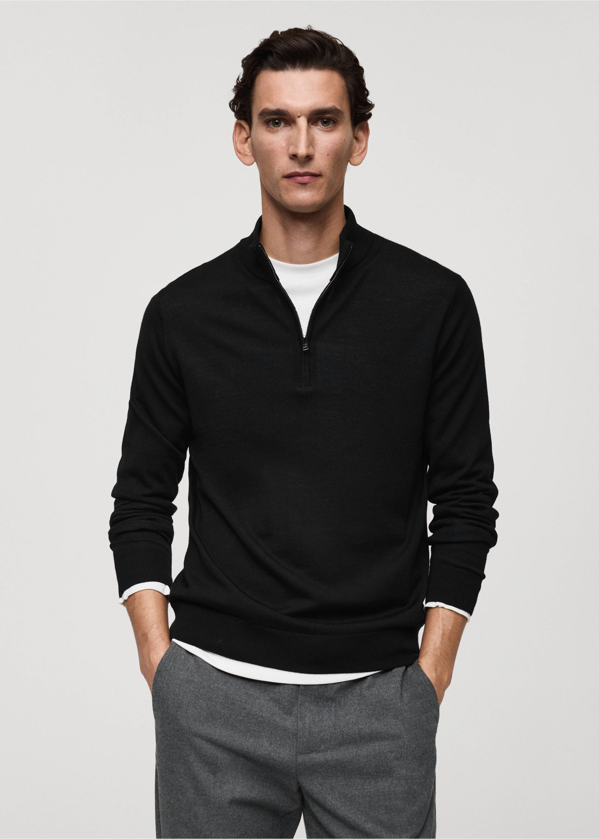 Pullover aus 100 % Merinwolle mit halbhohem Zip-Kragen - Mittlere Ansicht, Schwarz. Ref: 87000617-00.