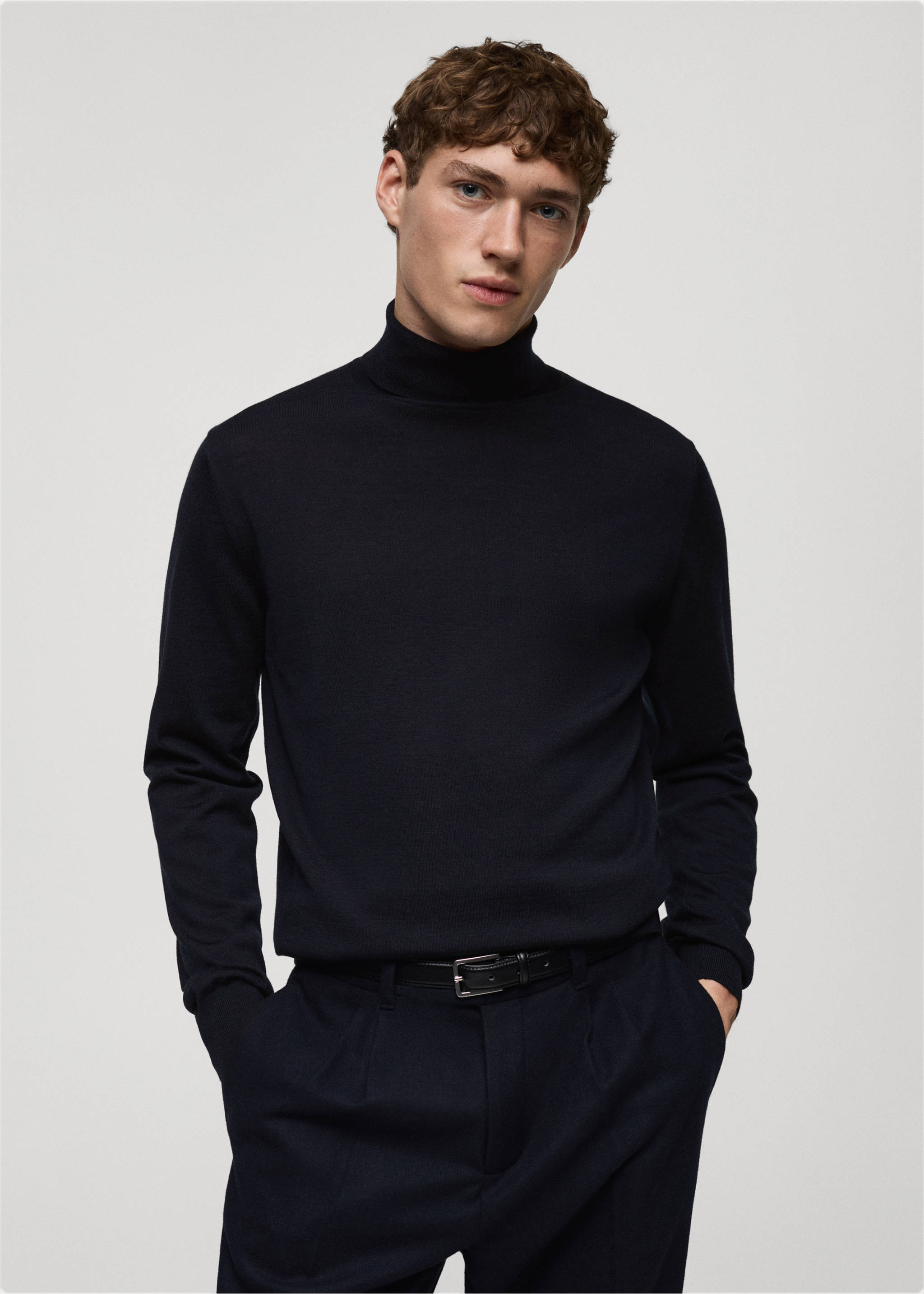 Rollkragenpullover aus 100 % Merinowolle - Mittlere Ansicht, Dunkles Marineblau. Ref: 87000619-00.