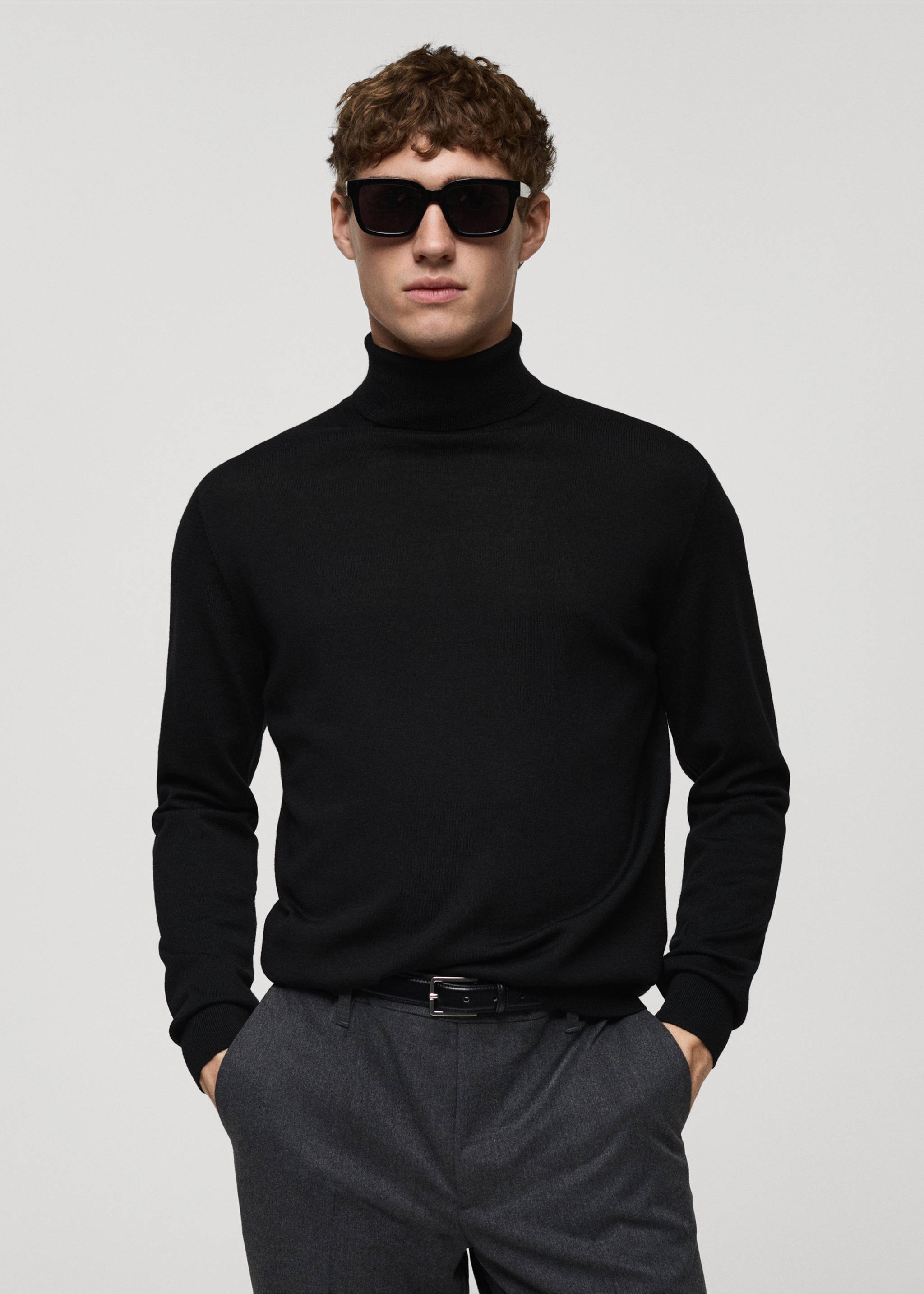 Rollkragenpullover aus 100 % Merinowolle - Mittlere Ansicht, Schwarz. Ref: 87000619-00.