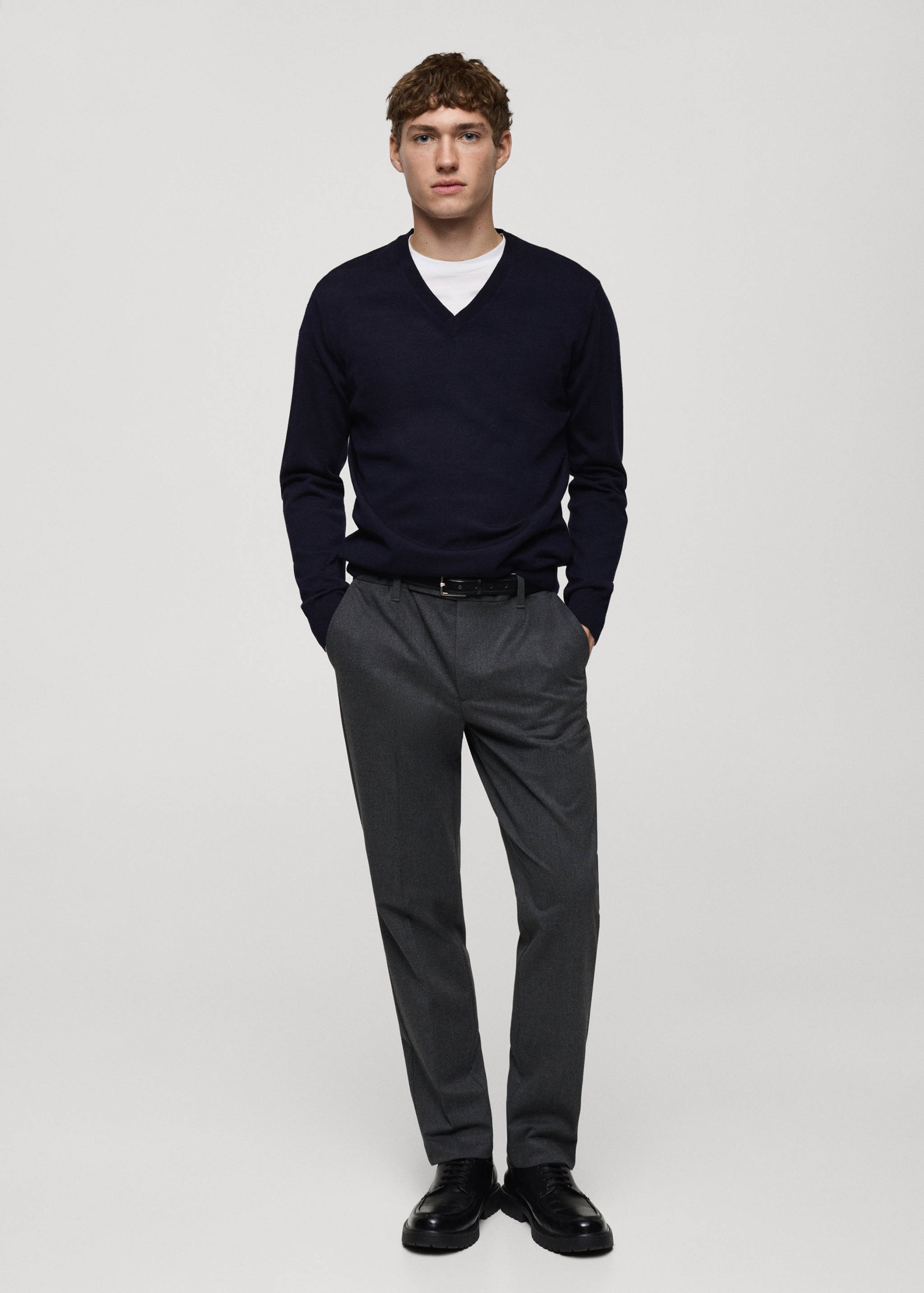 100% merino wool V-neck sweater - General plane