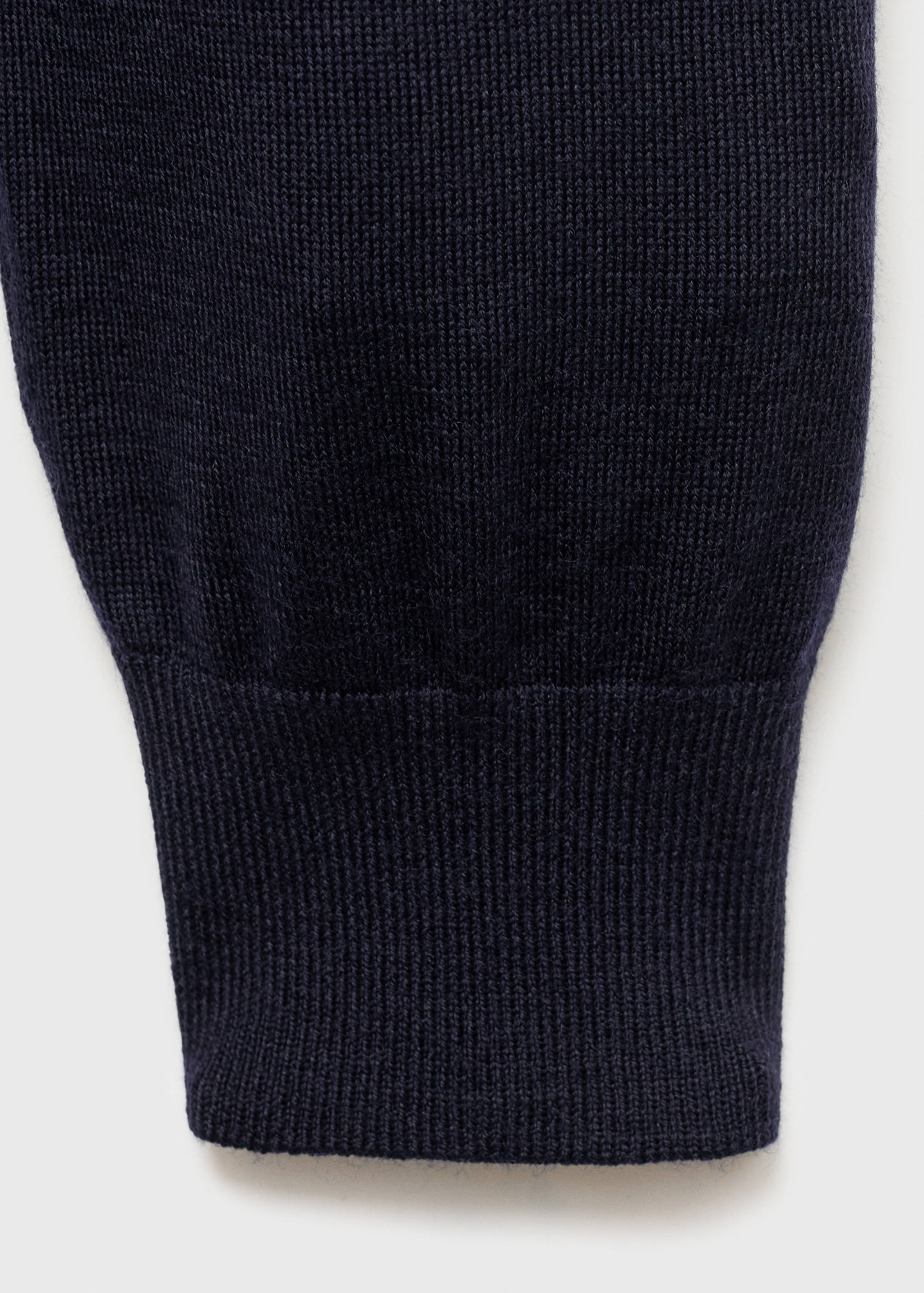 100% merino wool V-neck sweater - Details of the article 0
