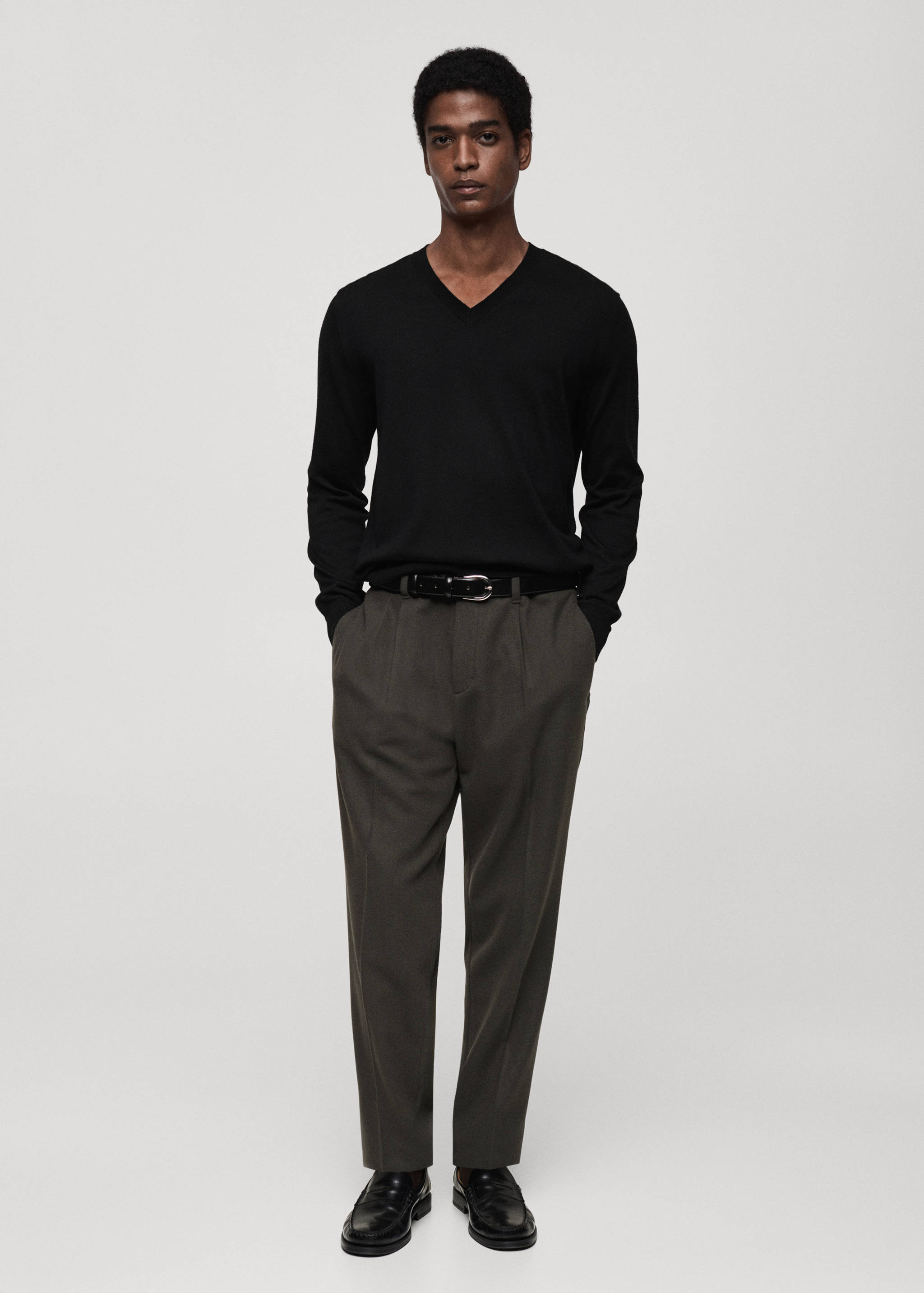 100% merino wool V-neck sweater - General plane