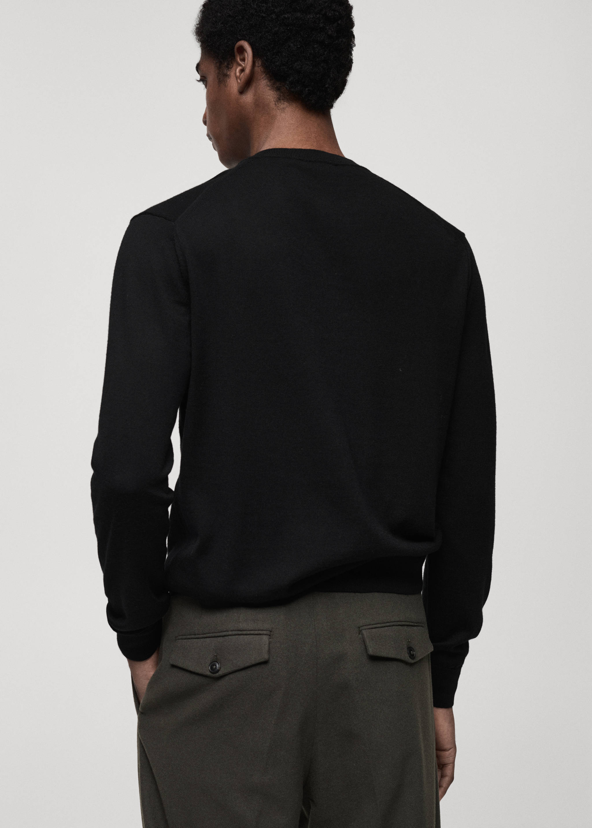 100% merino wool V-neck sweater - Reverse of the article