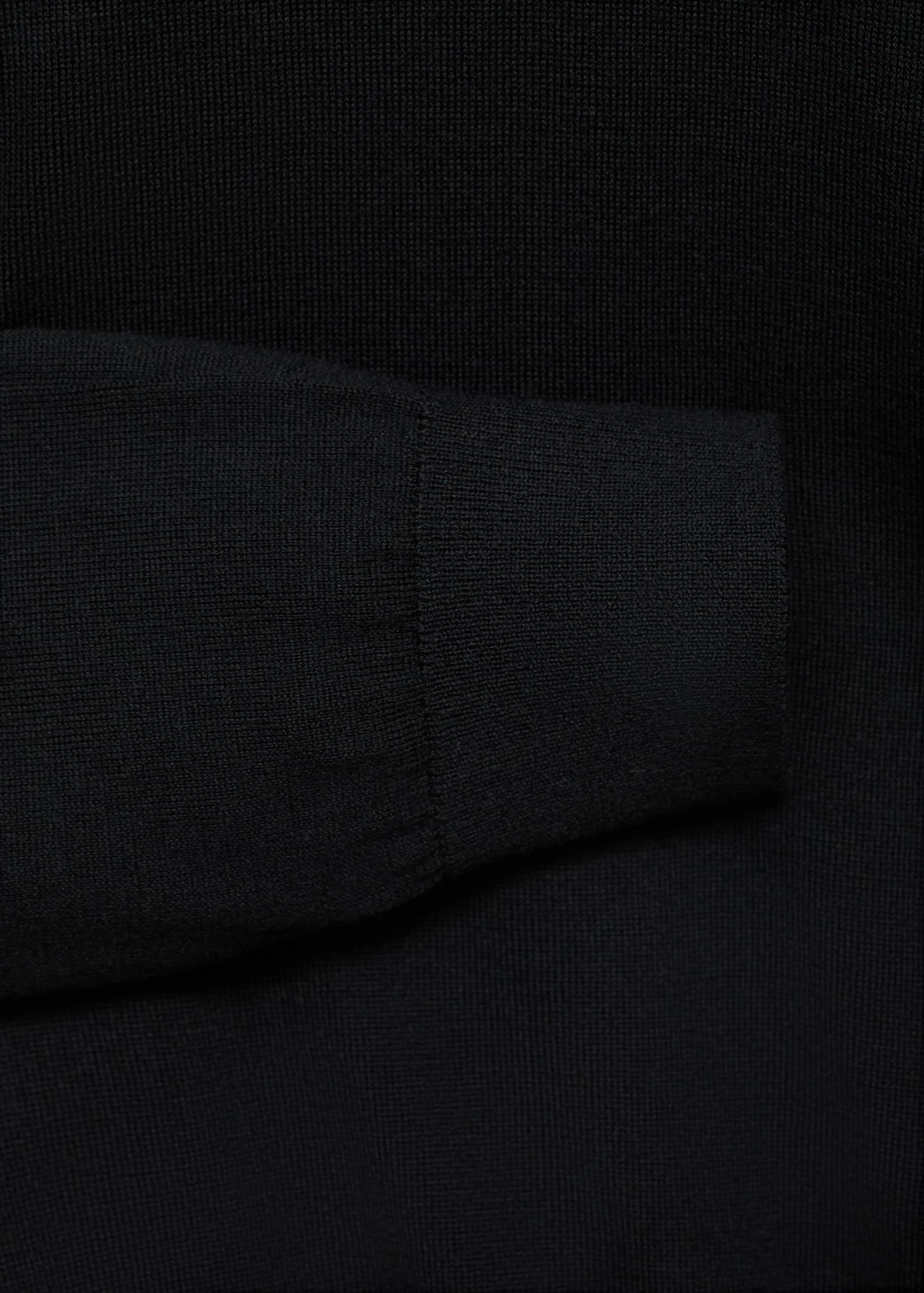 100% merino wool V-neck sweater - Details of the article 0