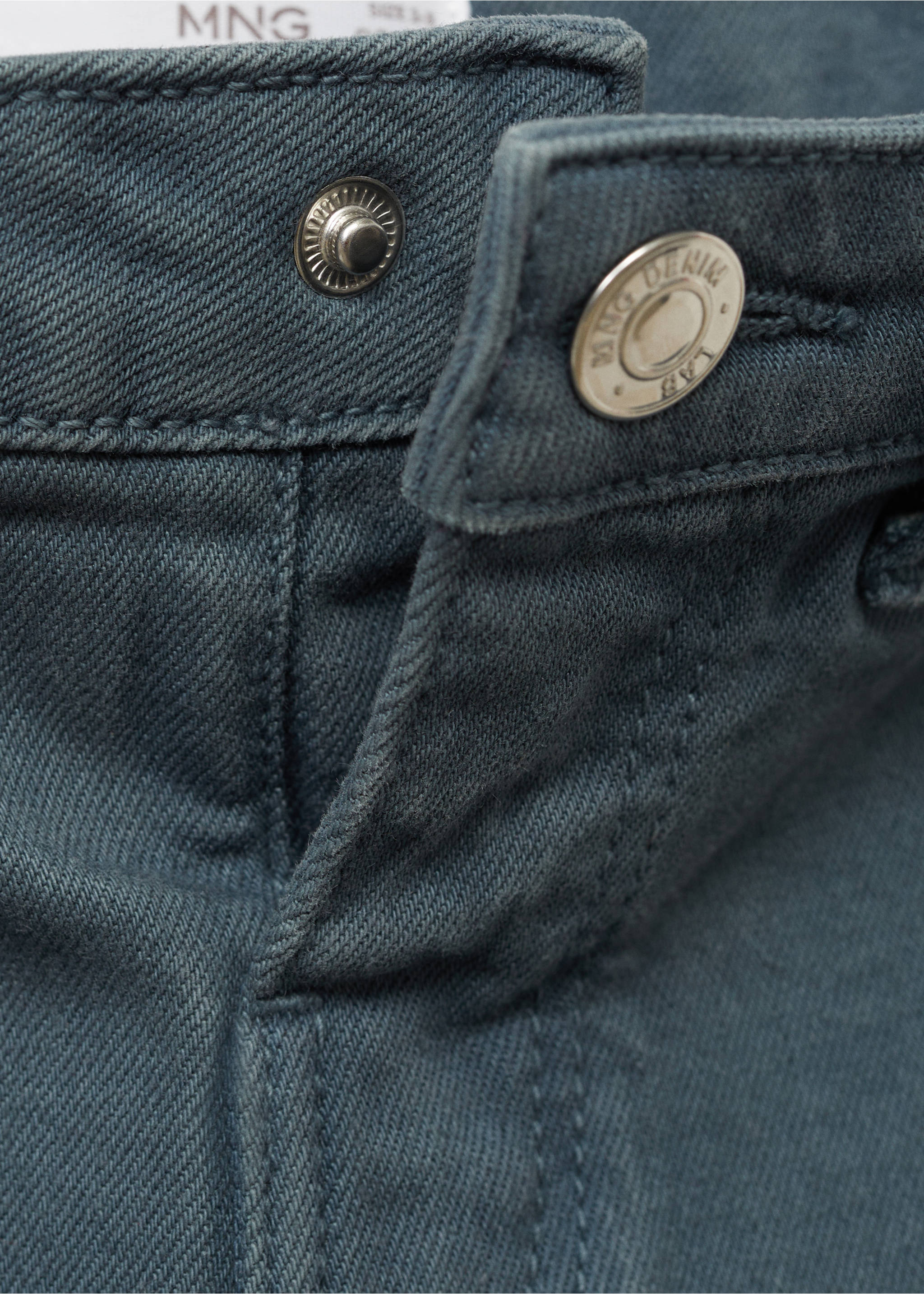 Jeans mit ausgefranstem Saum - Detail des Artikels 8, Petrolblau. Ref: 87000622-00.