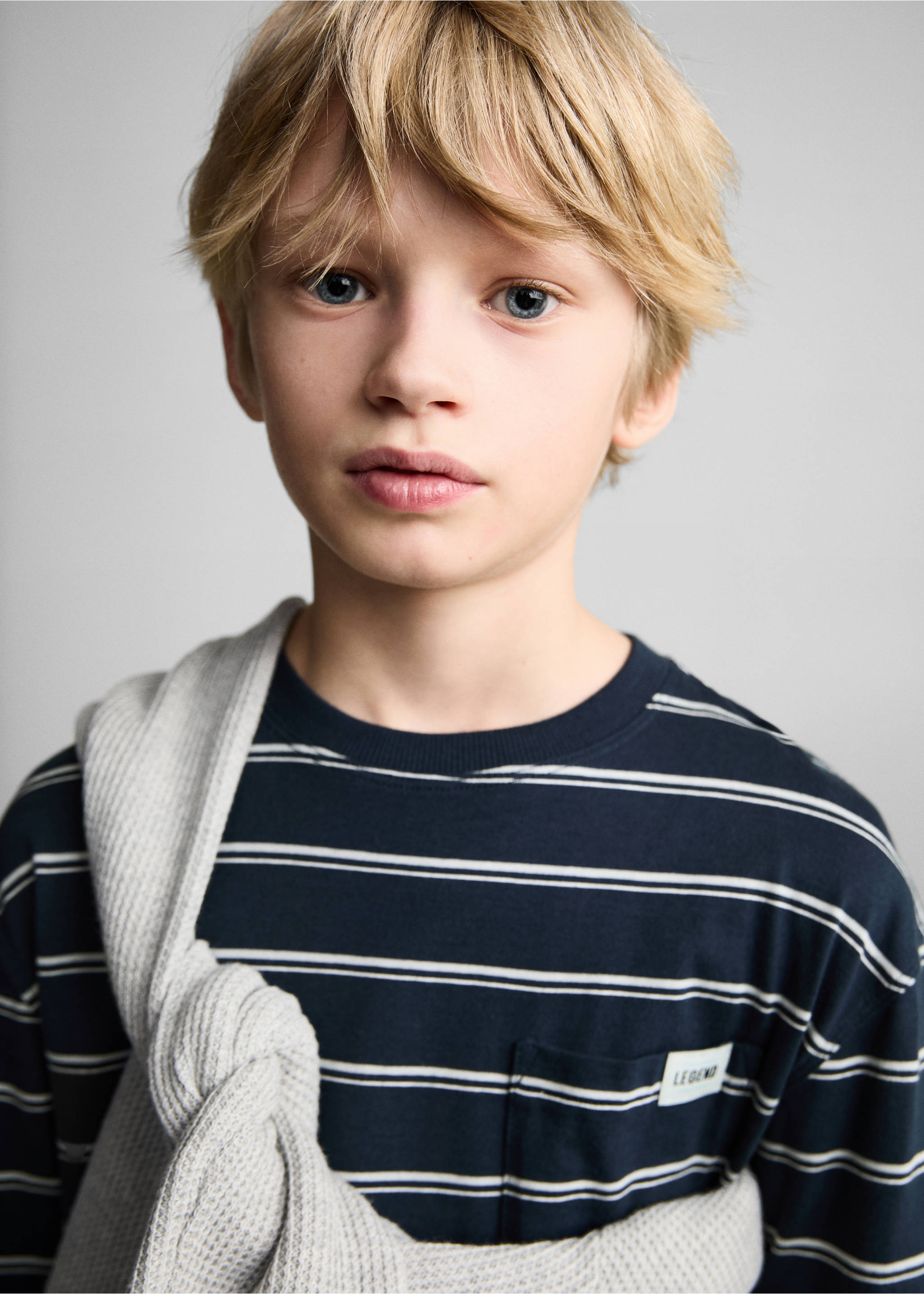 T-shirt à rayures poche - Détail de l'article 1, Bleu marine foncé. Ref: 87000641-00.