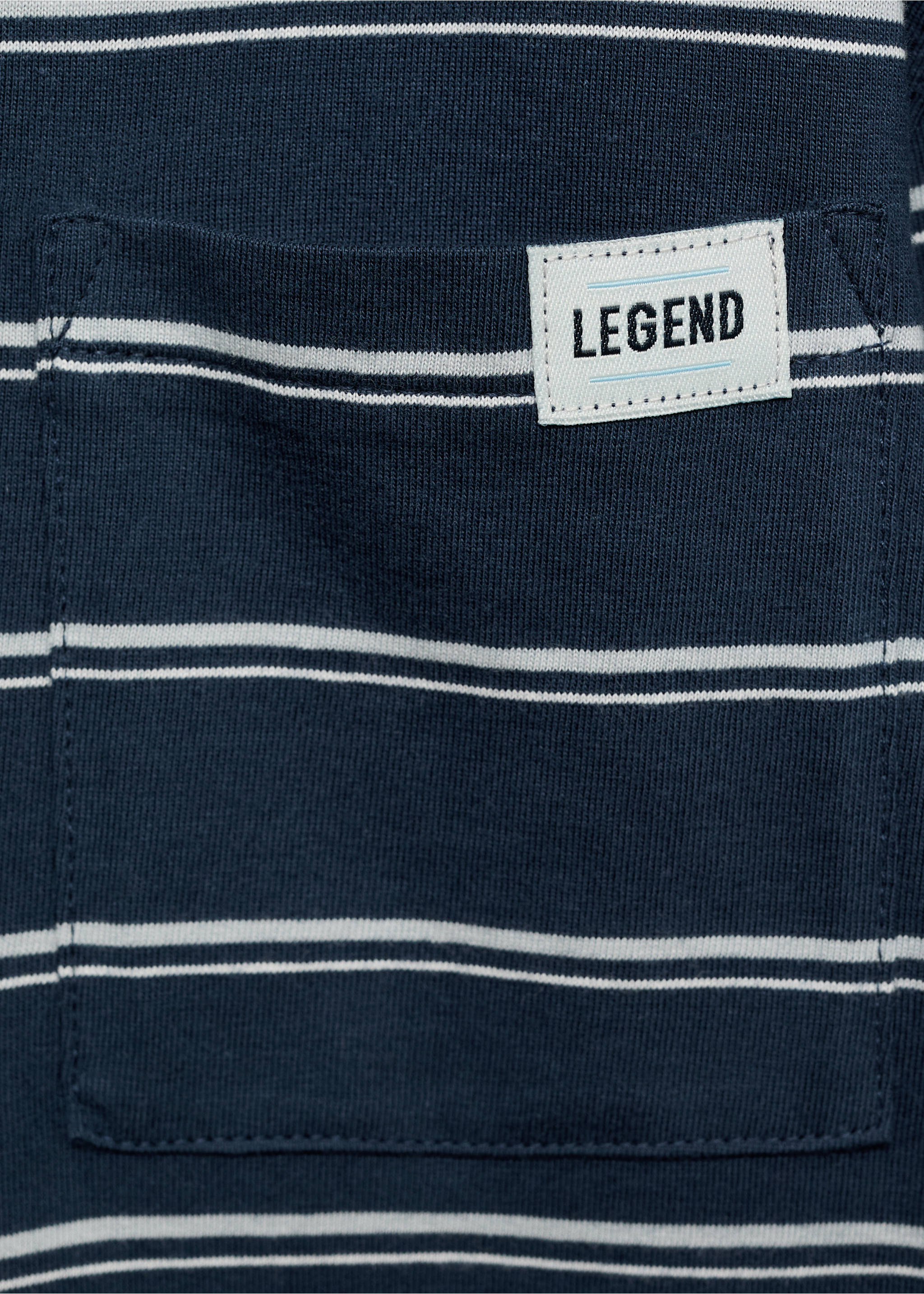 T-shirt à rayures poche - Détail de l'article 0, Bleu marine foncé. Ref: 87000641-00.