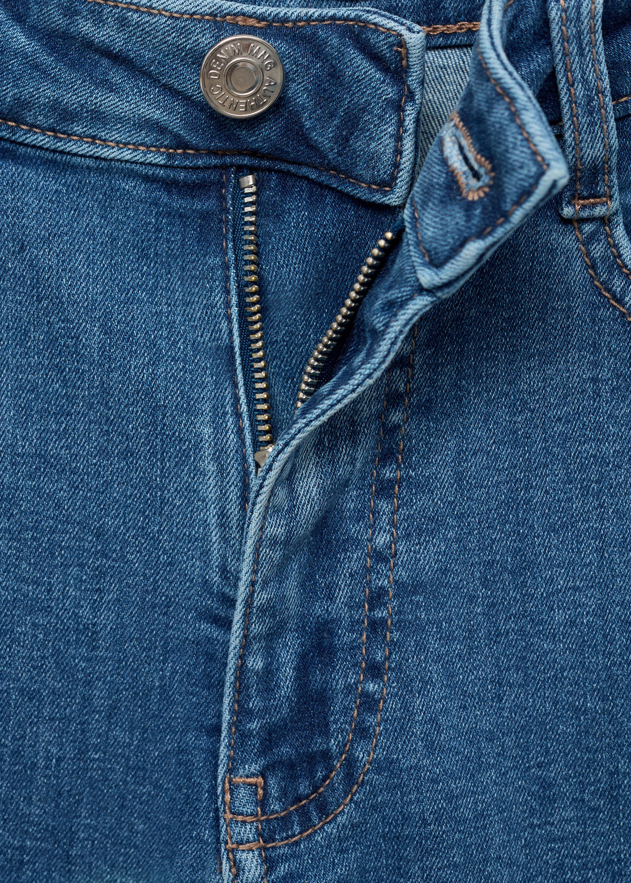 Flared-Jeans mit ausgefranstem Saum - Detail des Artikels 8