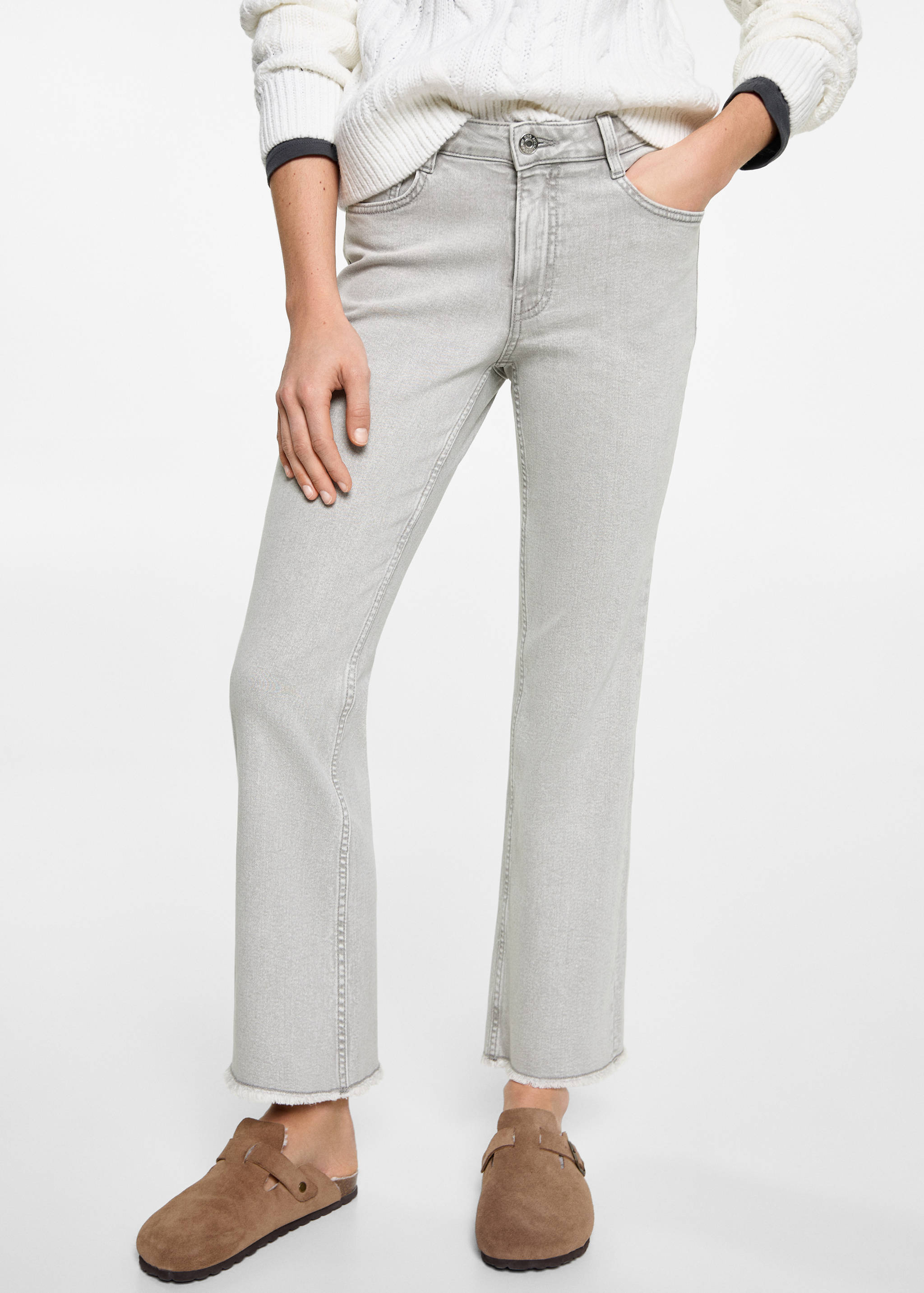 Crop flared jeans - Bild av mittparti