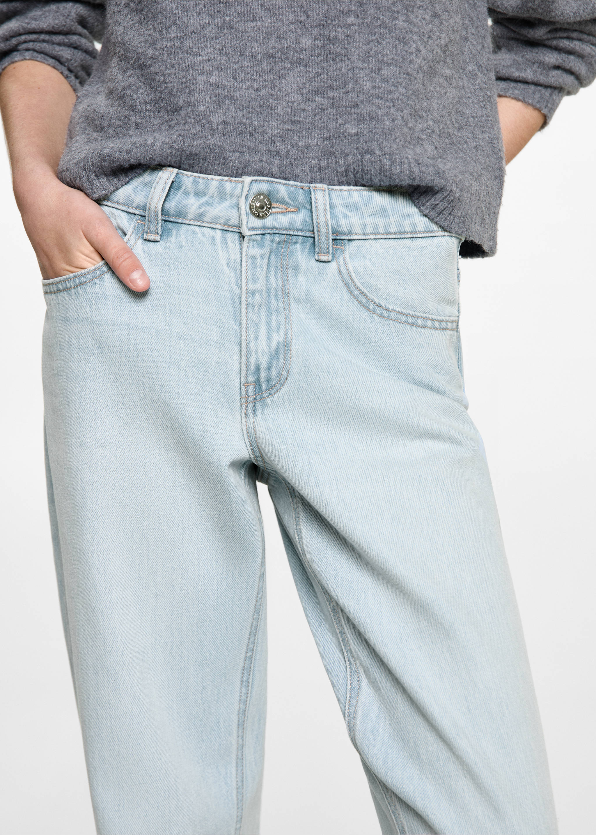 Jean straight fit - Détail de l'article 3, Bleu clair. Ref: 87001082-00.