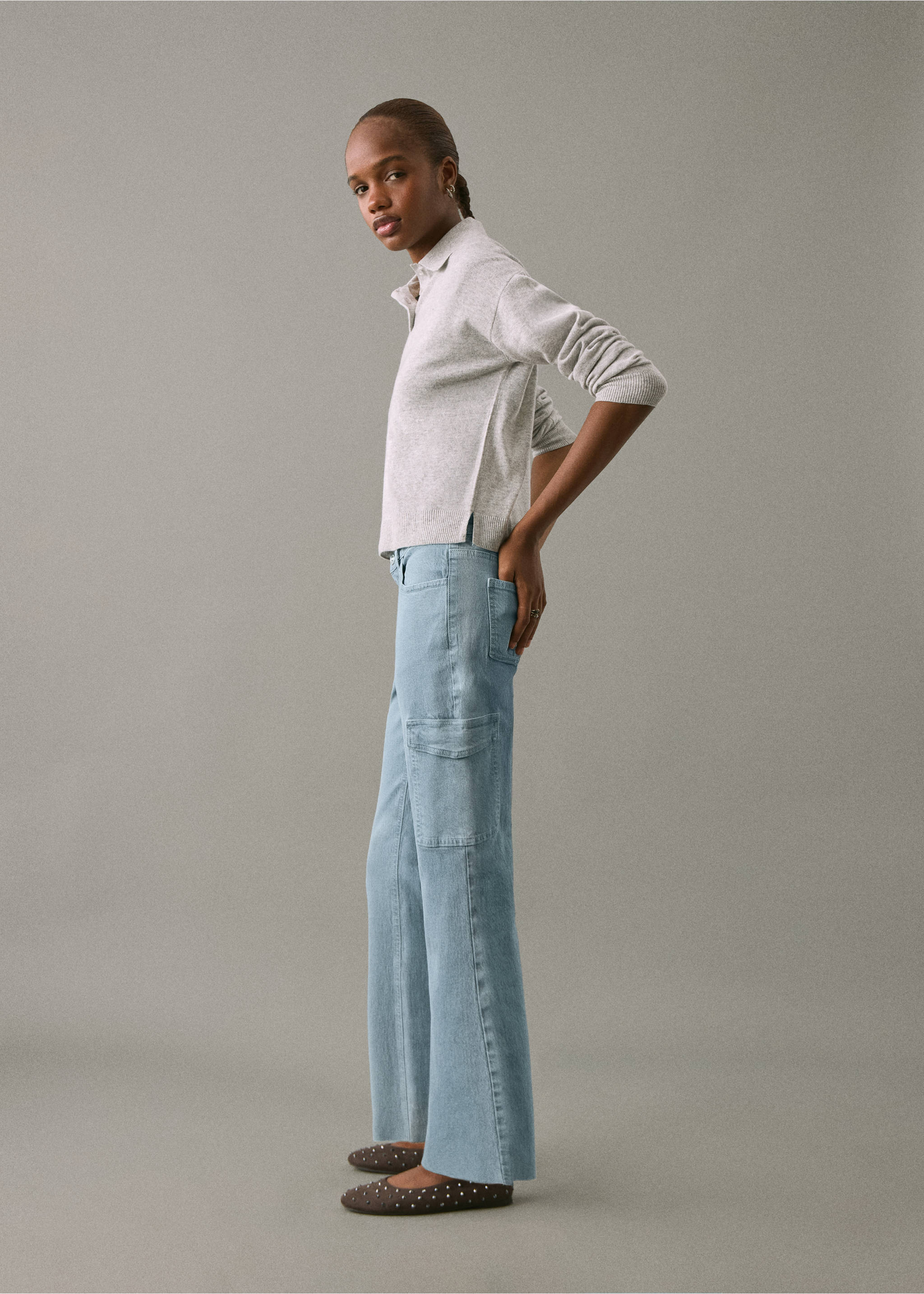 Cropped flared cargo jeans - Details of the article 2, Blue. Ref: 87001084-00.