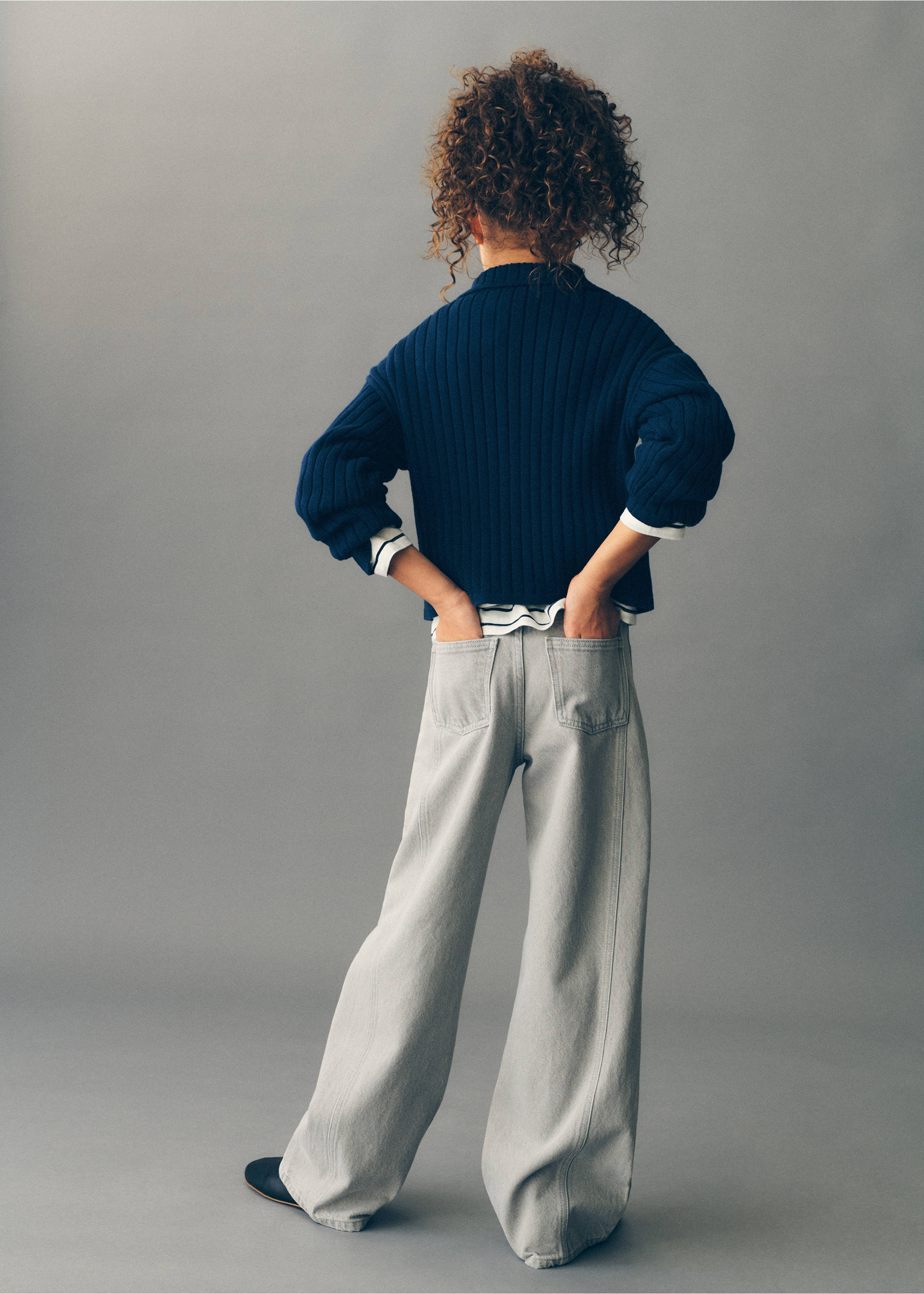 Decorative seam jeans - Details of the article 2, Denim Grey. Ref: 87001095-00.